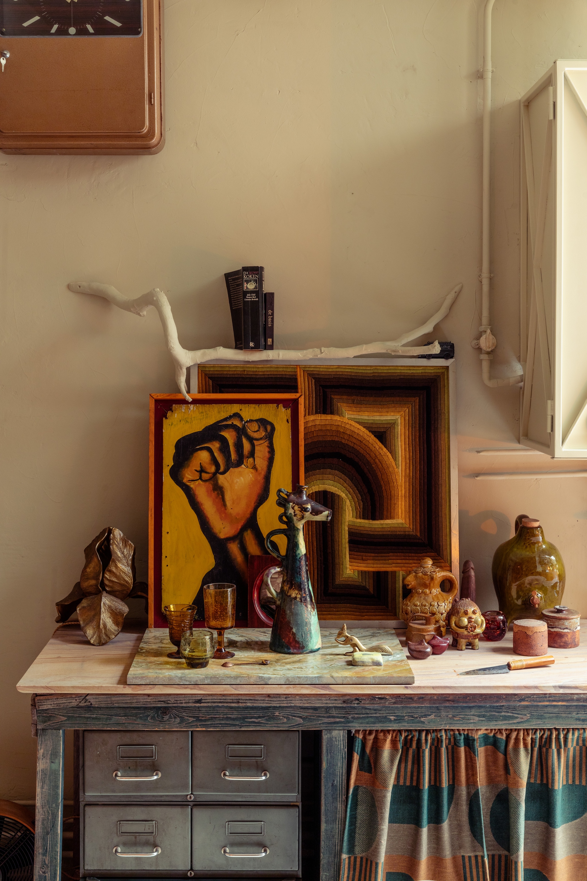 Info en prijzen van meubels en kunstwerken op aanvraag. • arrogant-paris.com vtwonen 05-2026 | fotografie Karel Balas