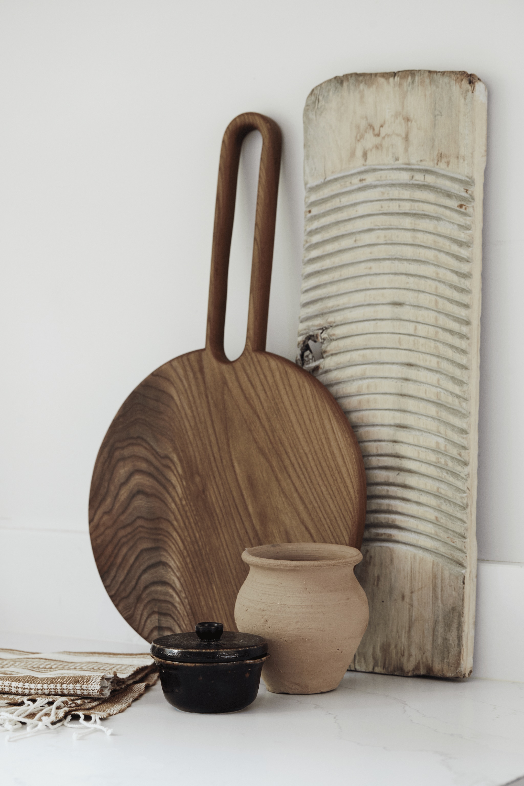Snijplanken Slow Made Goods. vtwonen Landelijk 05-2026 | fotografie Brent Darby | productie Living Inside