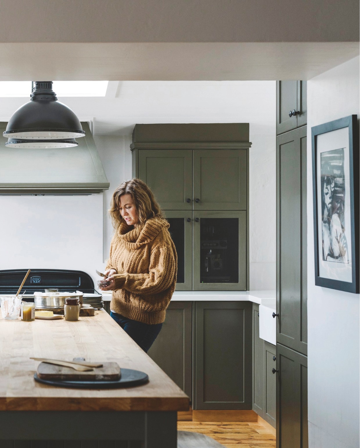 Kasten maatwerk. Soortgelijk: hanglampen Rietveld, vloerdelenFairwood. vtwonen Landelijk 02-2026 | styling Belle Hemming, Lynda Gardener | fotografie Marnie Hawson