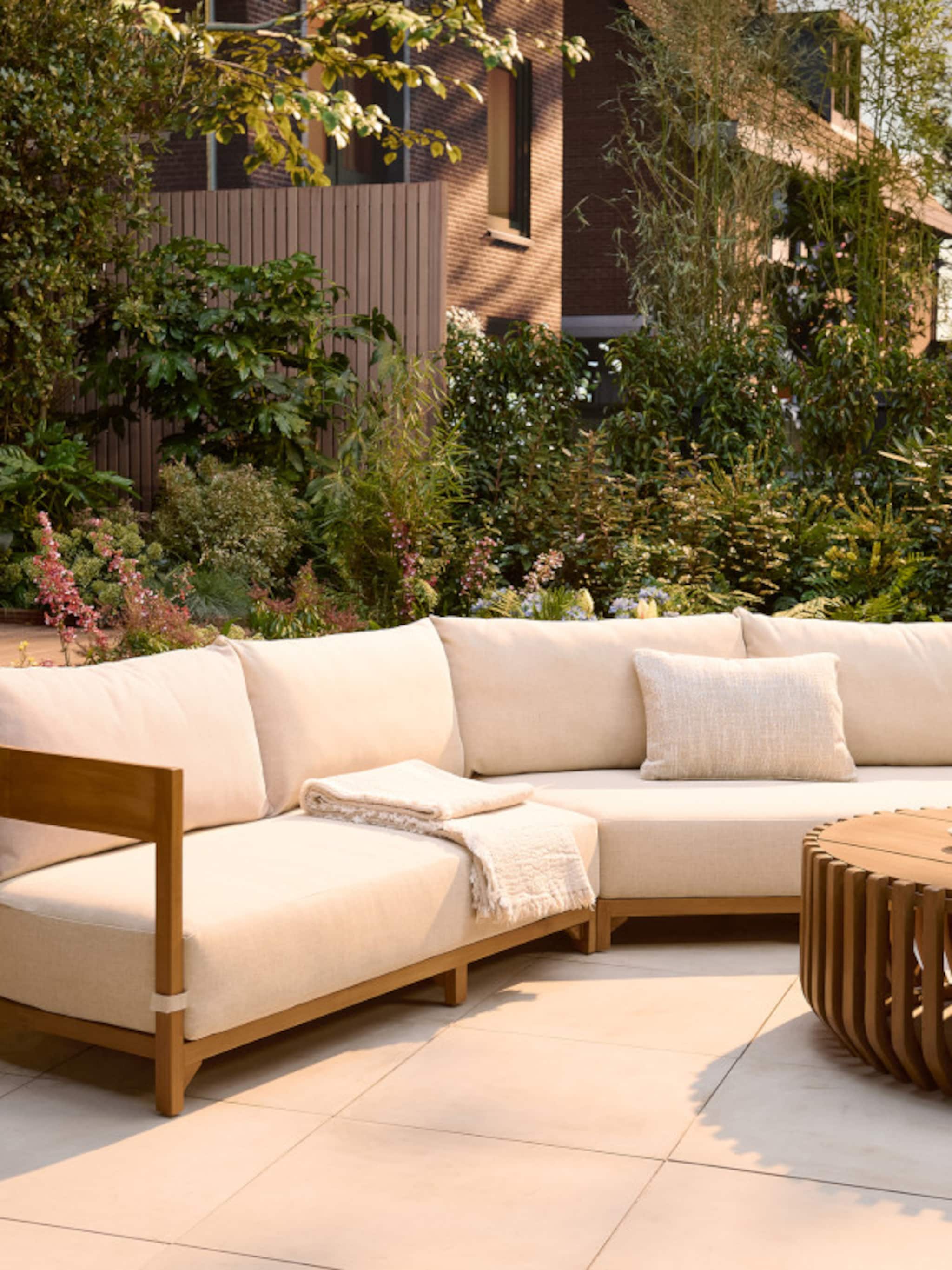 buiten is het nieuwe binnen zo richt je jouw balkon terras of tuin slim en sfeervol in