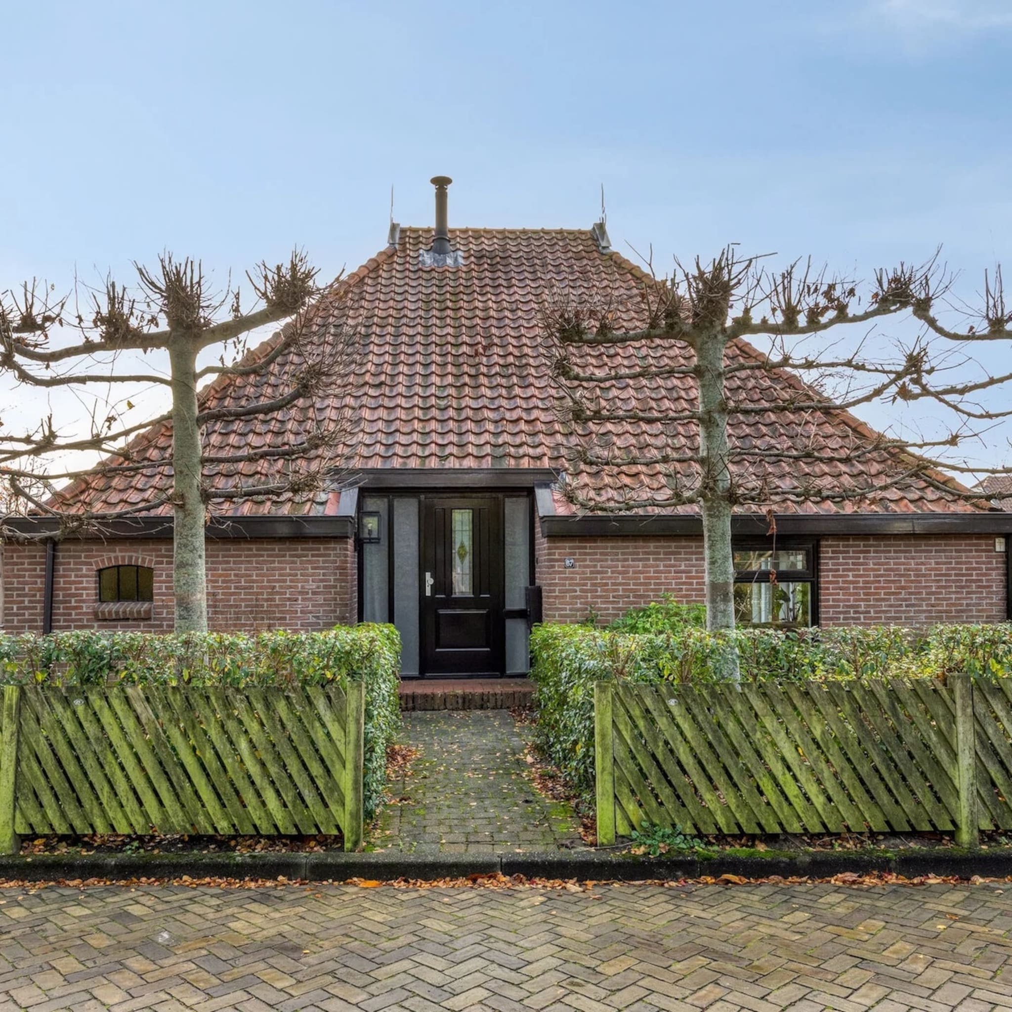 knusse dorpswoning bijzondere balken speelse vormen