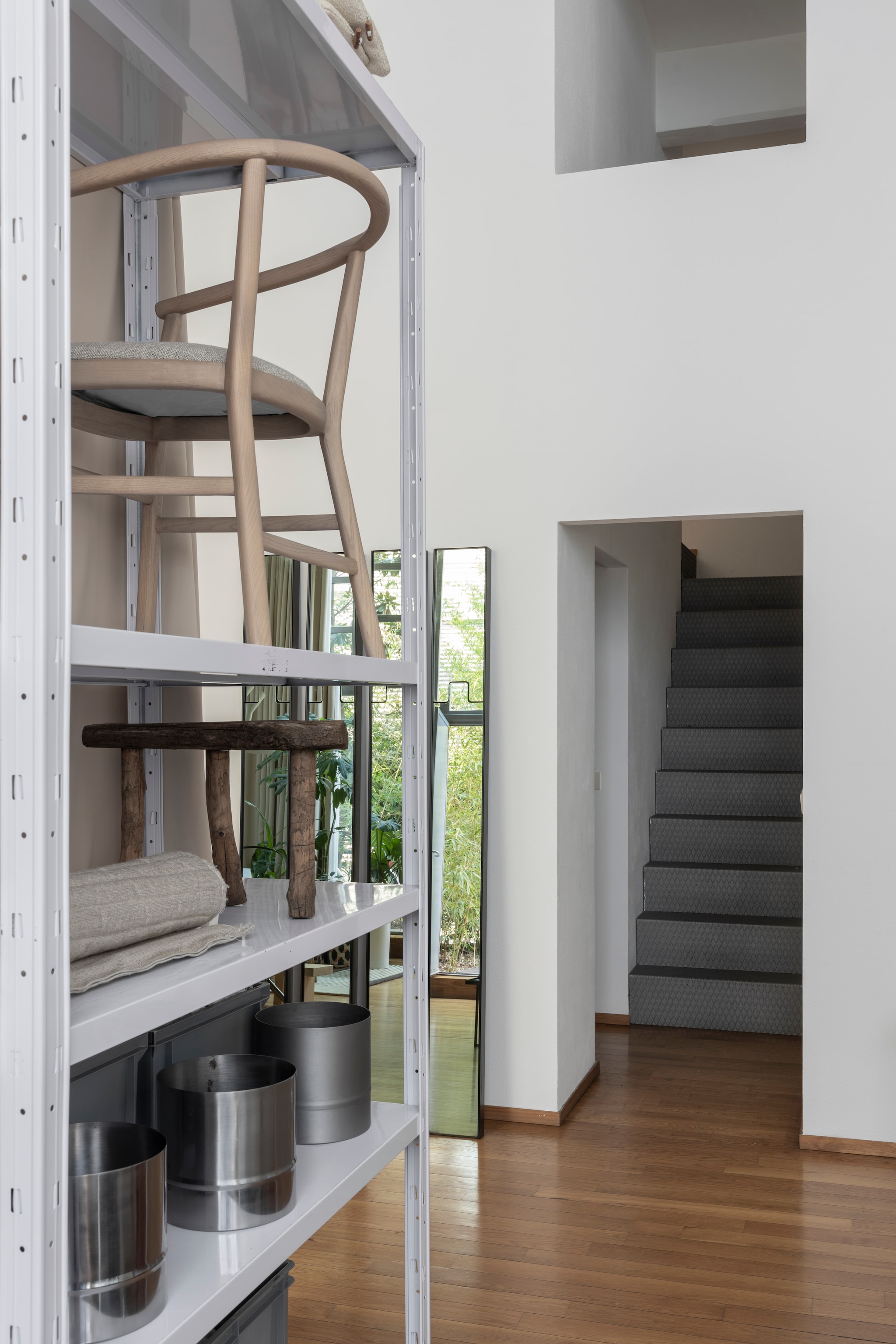 Een kast met inspiratie en eigen ontwerpen. vtwonen Design 04-2026 | styling Chiara Dal Canto | fotografie Helenio Barbetta | productie Living Inside