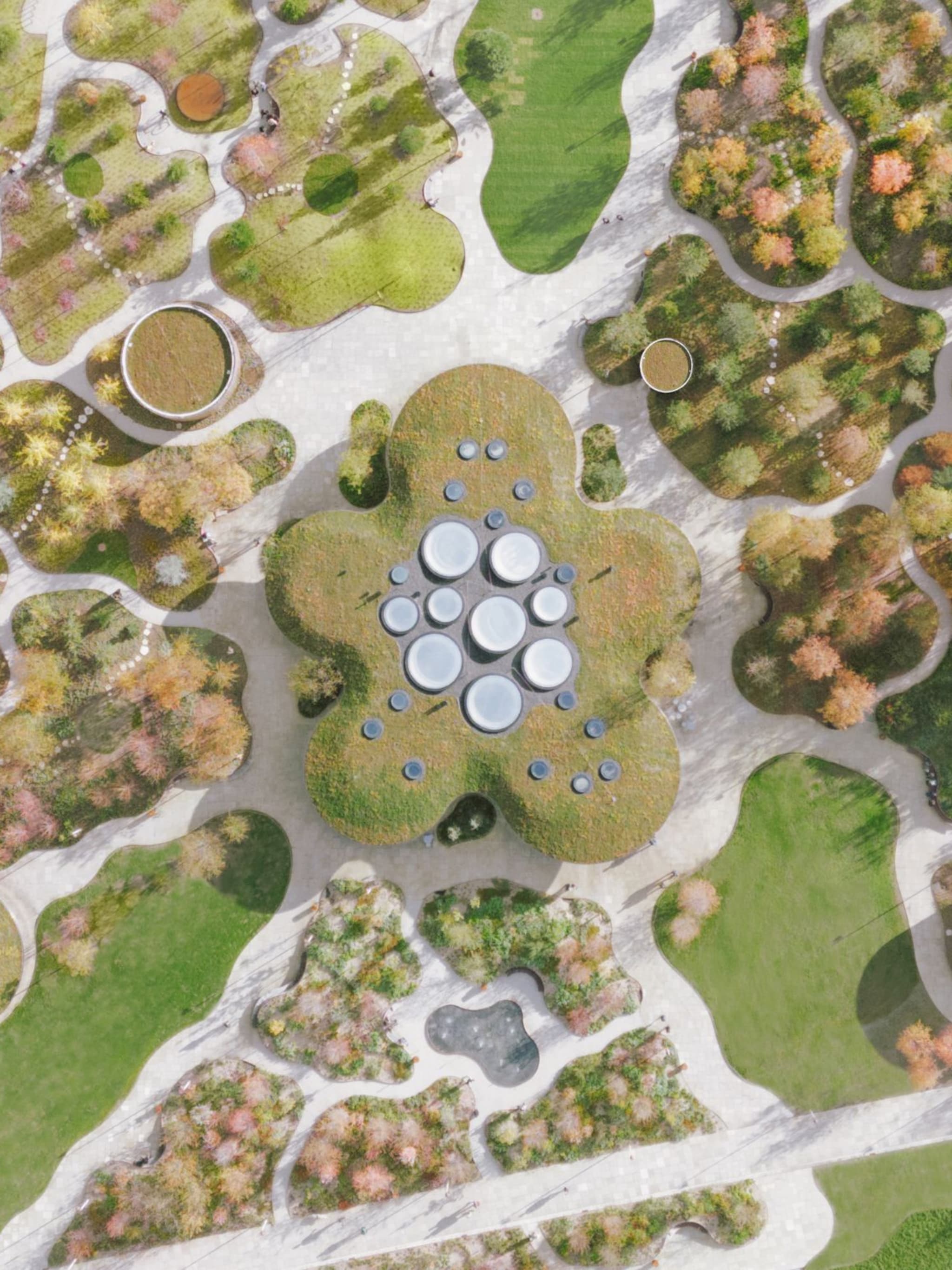 glazen huis met groen uitzicht