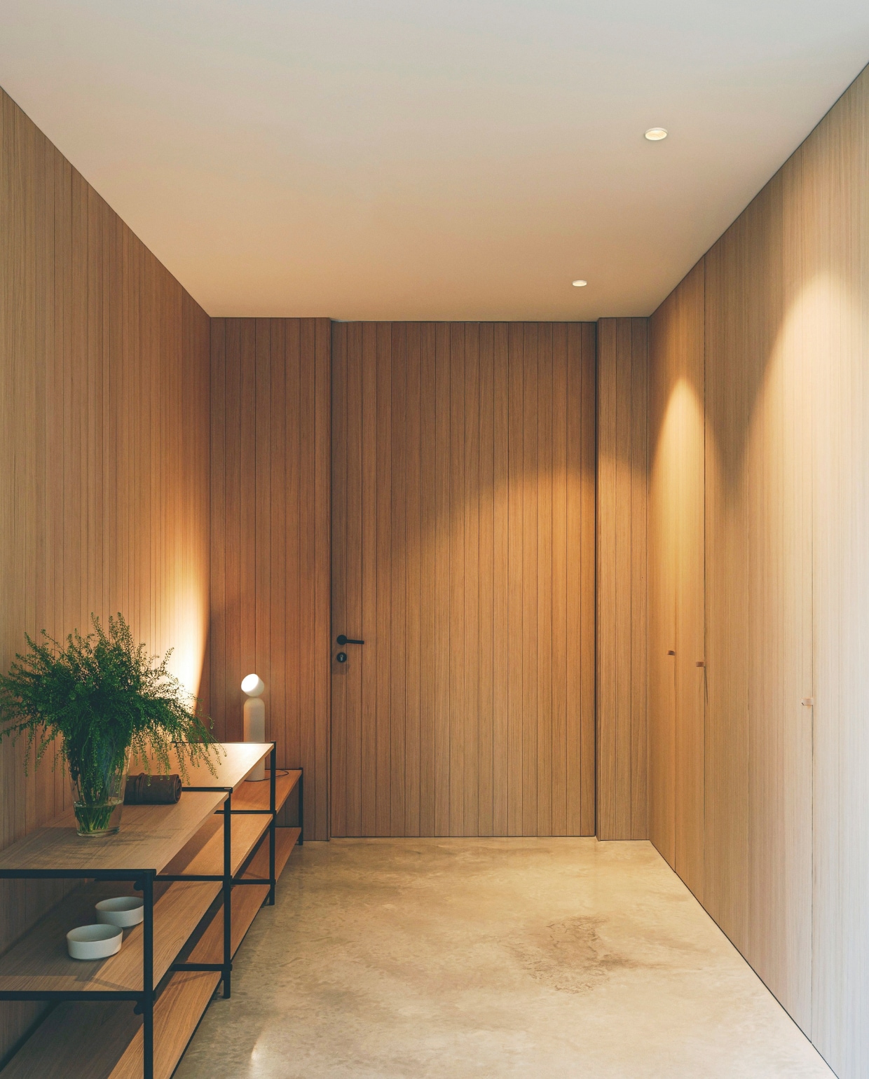 Spots Circle van Vibia. vtwonen design 01-2026 | fotografie Denise Zwijnen [woonkeuken), Nava Rapacchietta [patio)