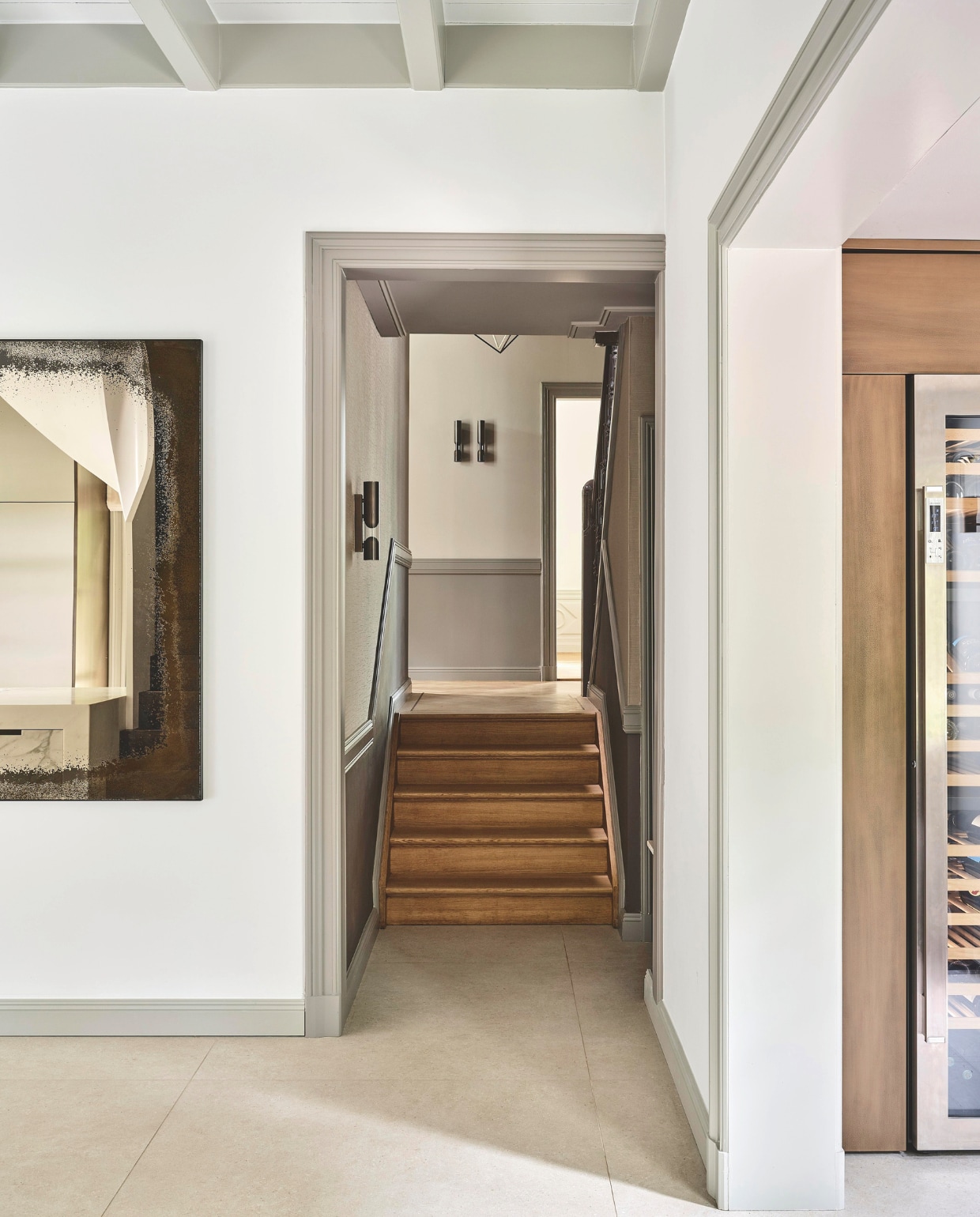 Wandlampen Penta Light. Behang trappenhuis Vescom. vtwonen 01-2026 | fotografie Space Content Studio