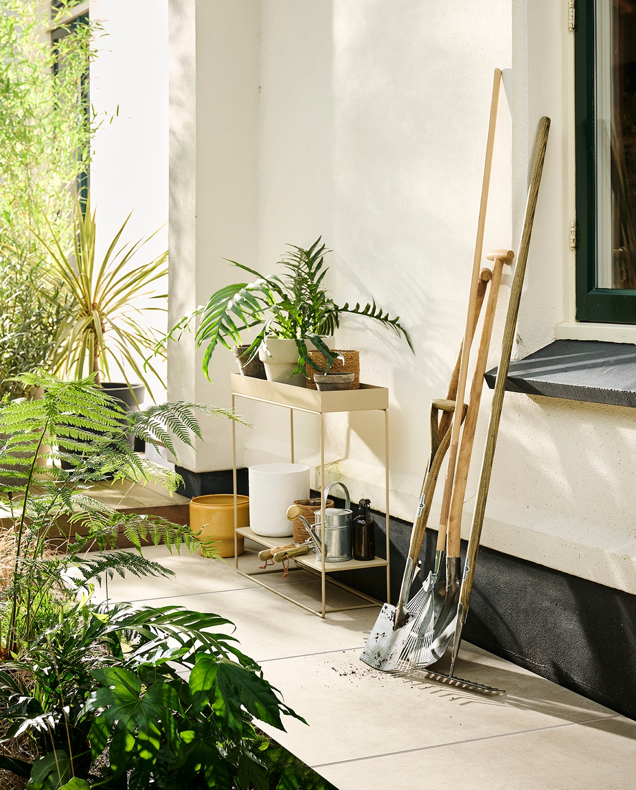 vtwonen collectie tuintegels 2024  vtwonen collectie tuintegels 2024 | fotografie Sjoerd Eickmans | styling Marlies Does