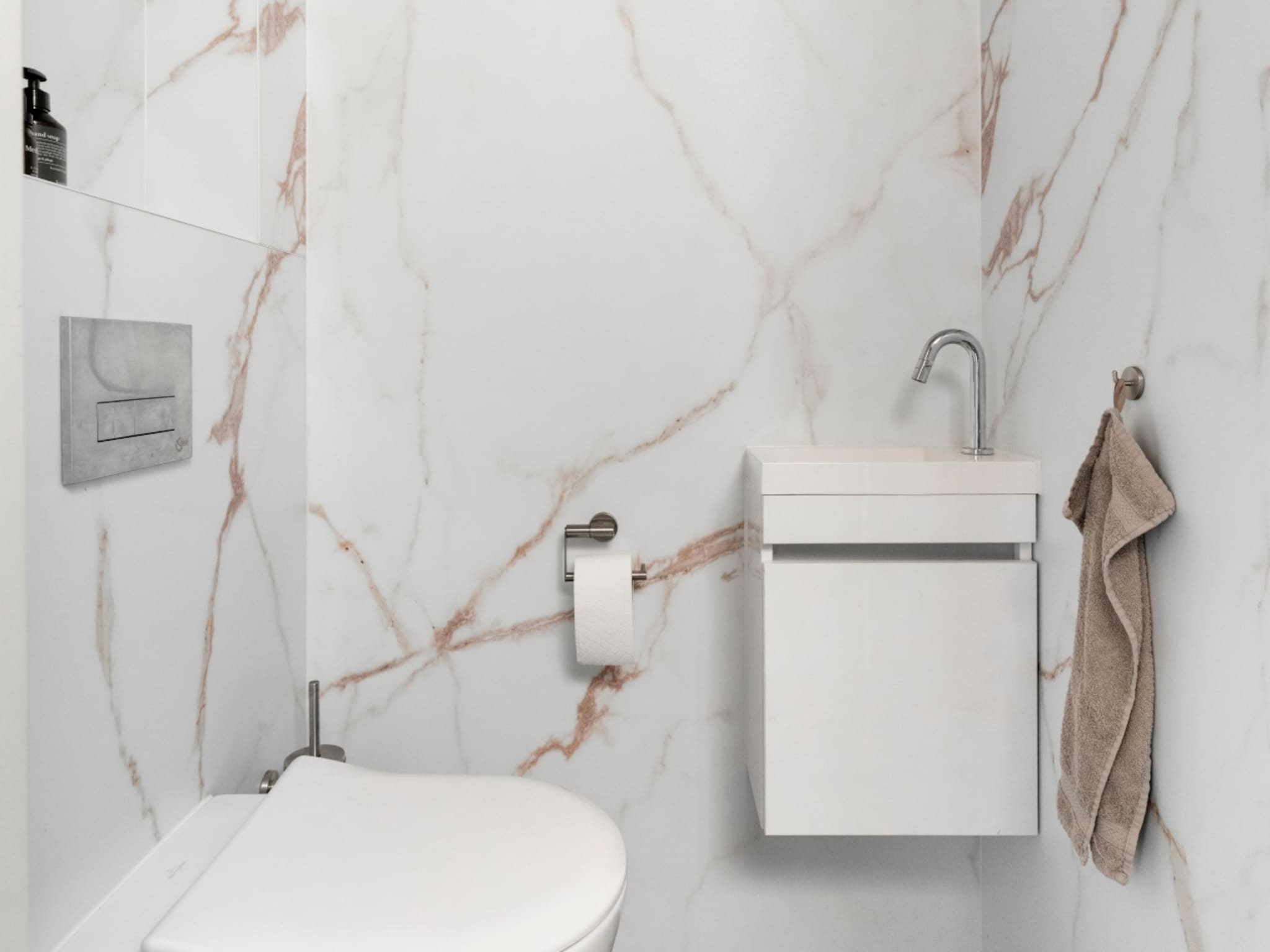 afmetingen toilet ruimte hoogte wc
