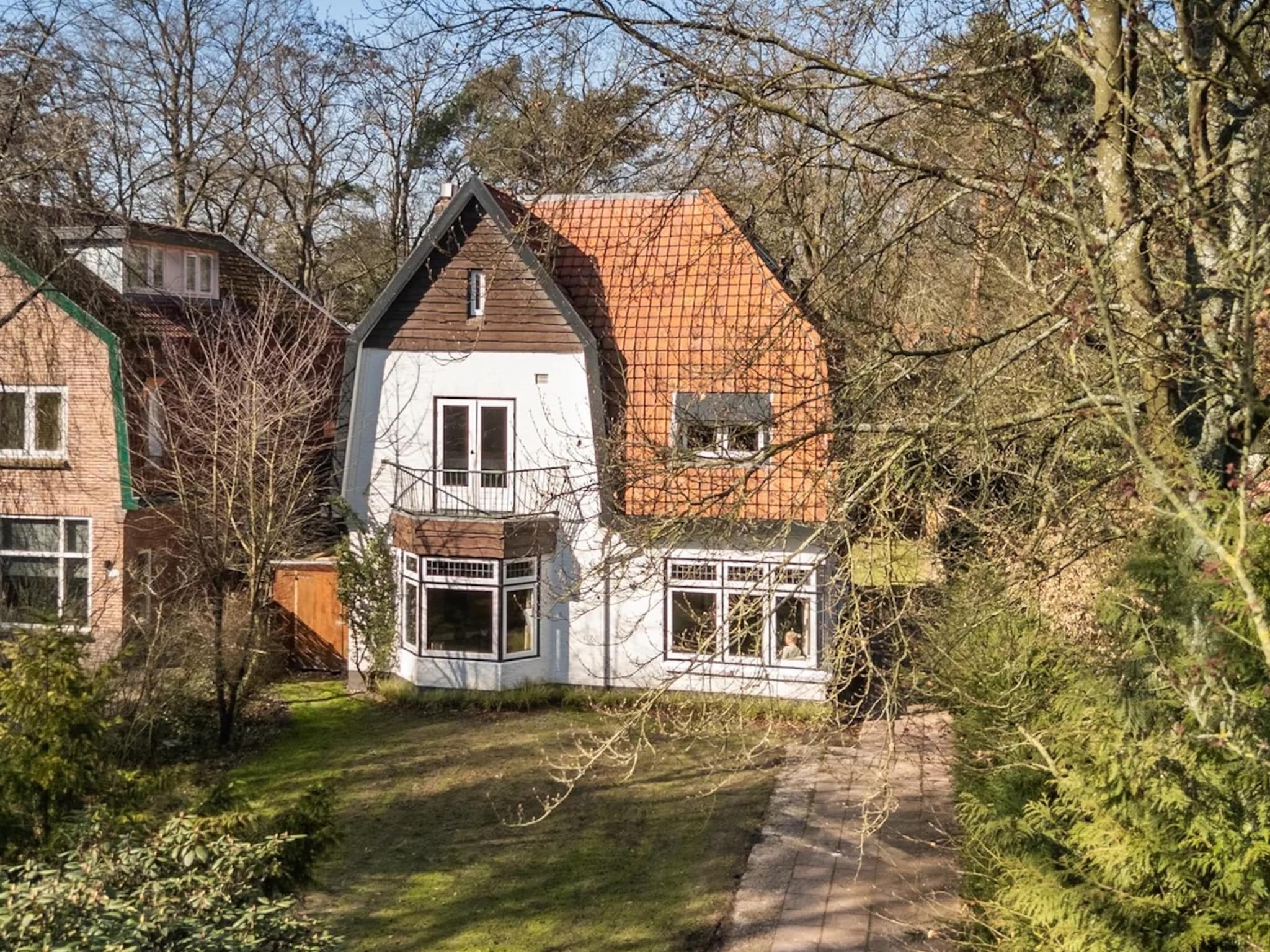 familievilla blauwe keuken granito vloer