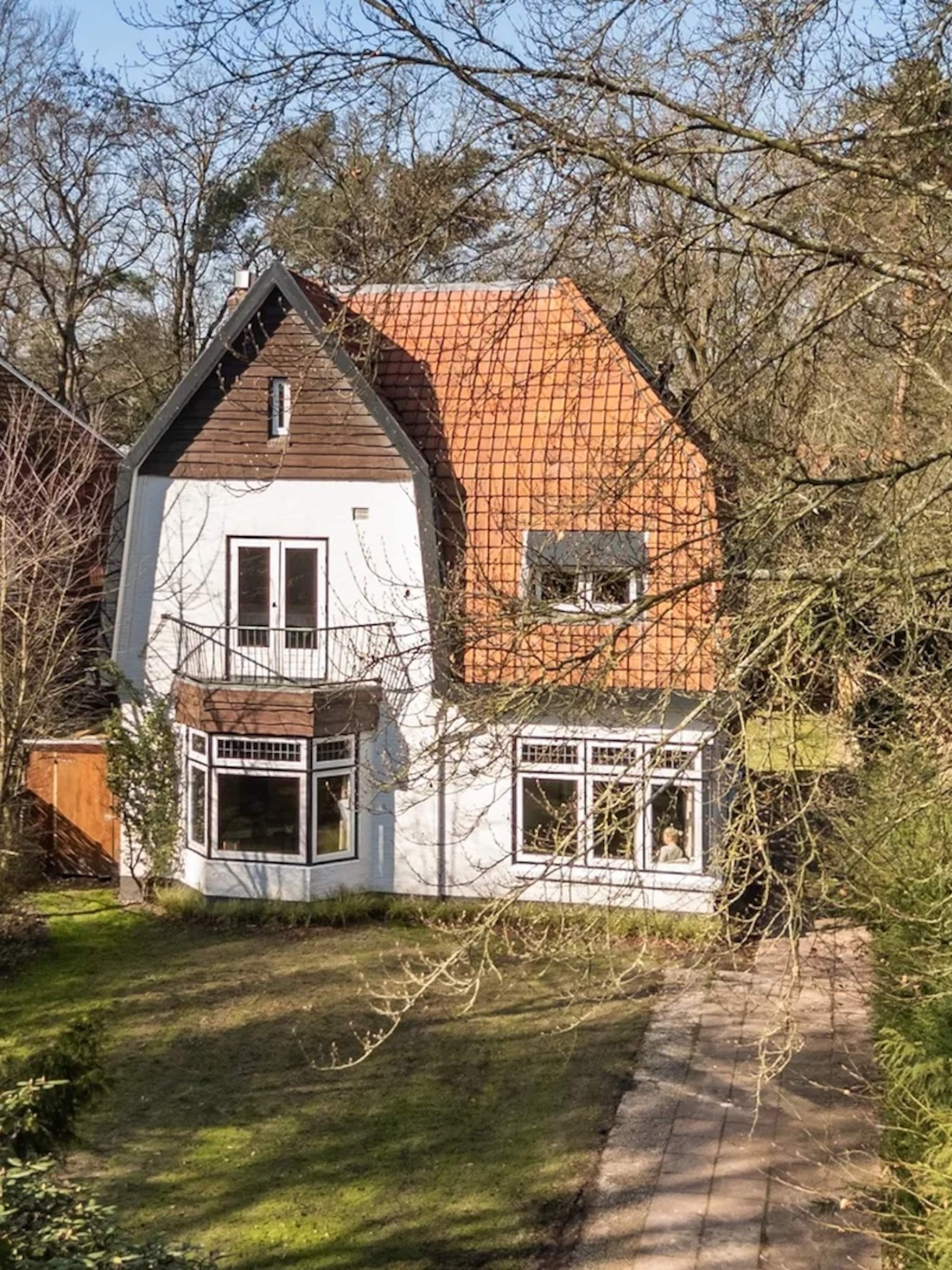 familievilla blauwe keuken granito vloer