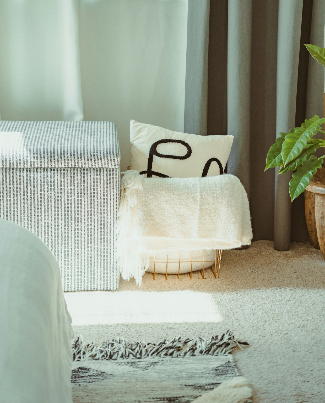 Slaapkamer met tapijt Foto via Unsplash