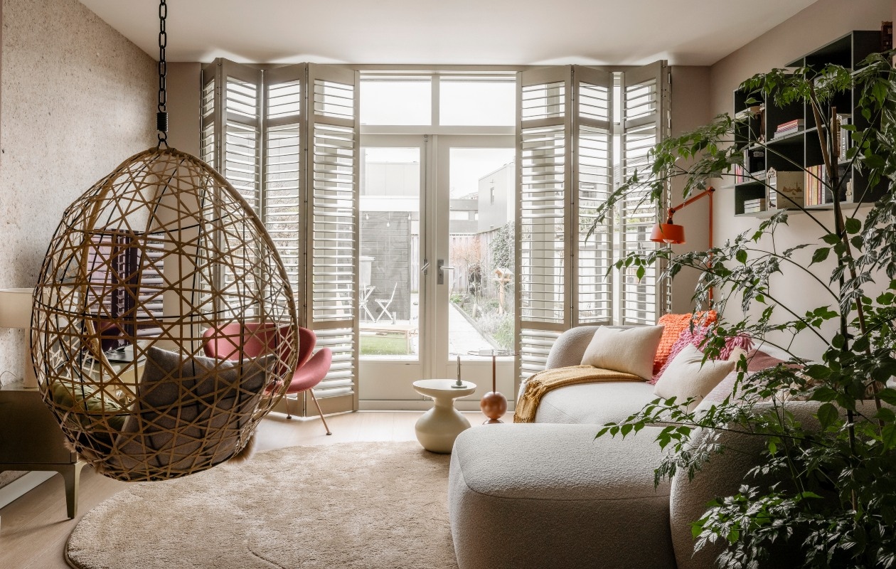 vtwonen Weer verliefd op je huis aflevering 8 seizoen 24 2026, zithoek
 vtwonen Weer verliefd op je huis aflevering 8 seizoen 24 | styling Fietje Bruijn | fotografie Sonja Velda