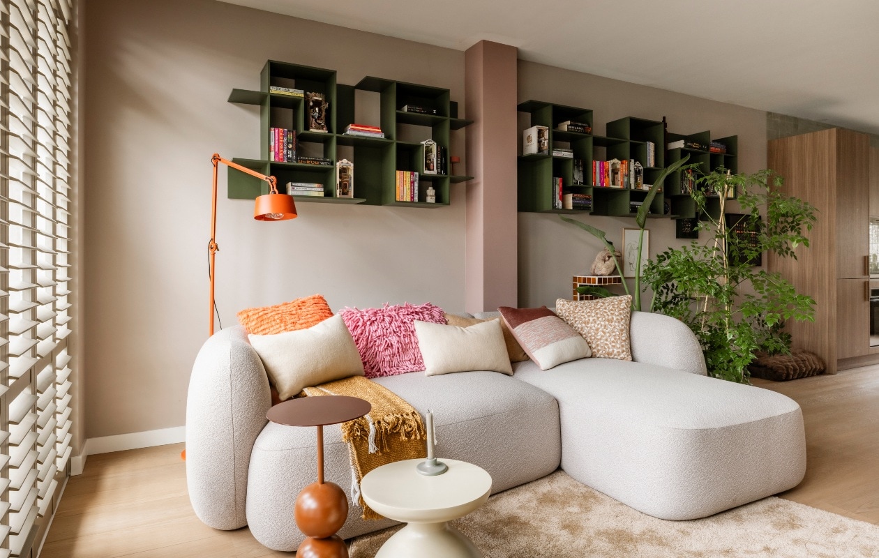 vtwonen Weer verliefd op je huis aflevering 8 seizoen 24 2026, zithoek
 vtwonen Weer verliefd op je huis aflevering 8 seizoen 24 | styling Fietje Bruijn | fotografie Sonja Velda