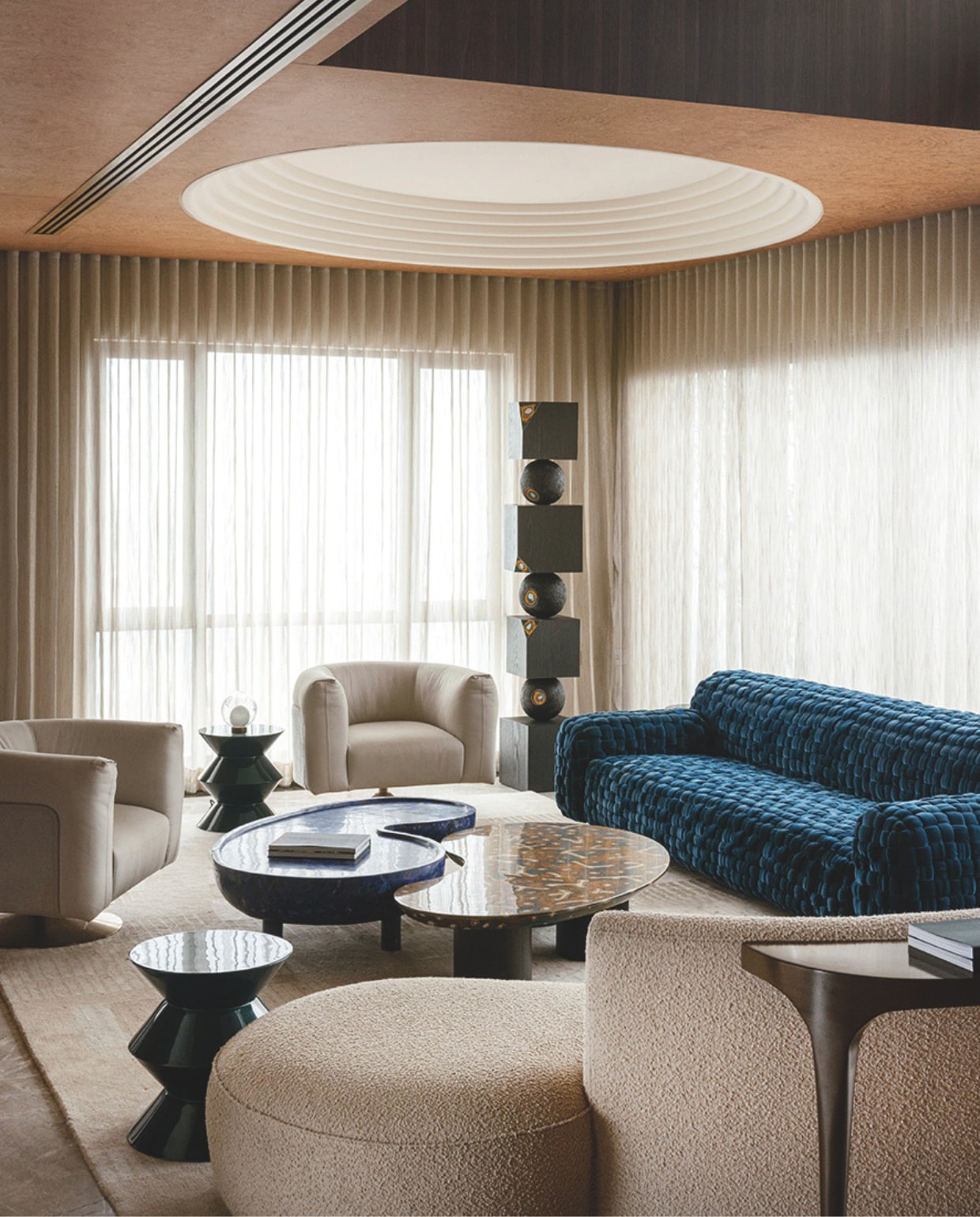 Een ontwerp van Abin Design Studio met meubels van Turri