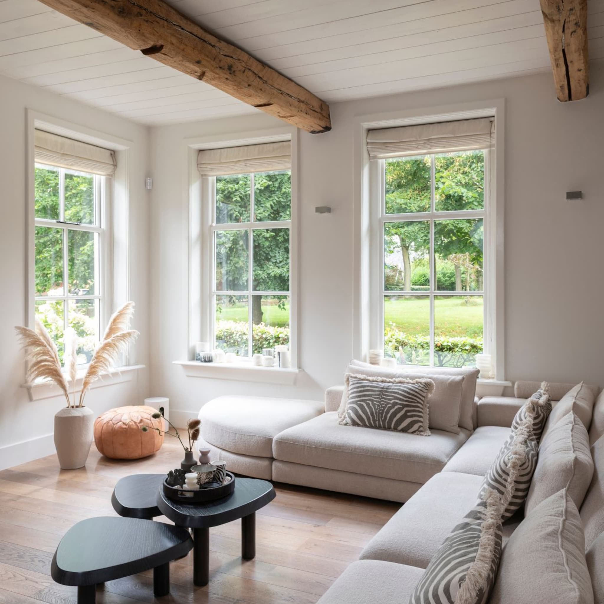 binnenkijken in een landelijke woonboerderij