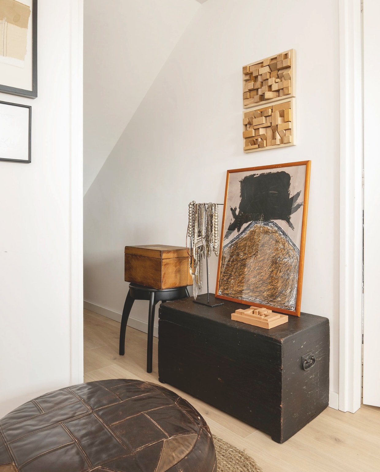 Vloer Cibo Vloeren. Kunst zelfgemaakt. Overig kringloop. vtwonen 04-2026 | styling Moniek Visser | fotografie Stan Koolen