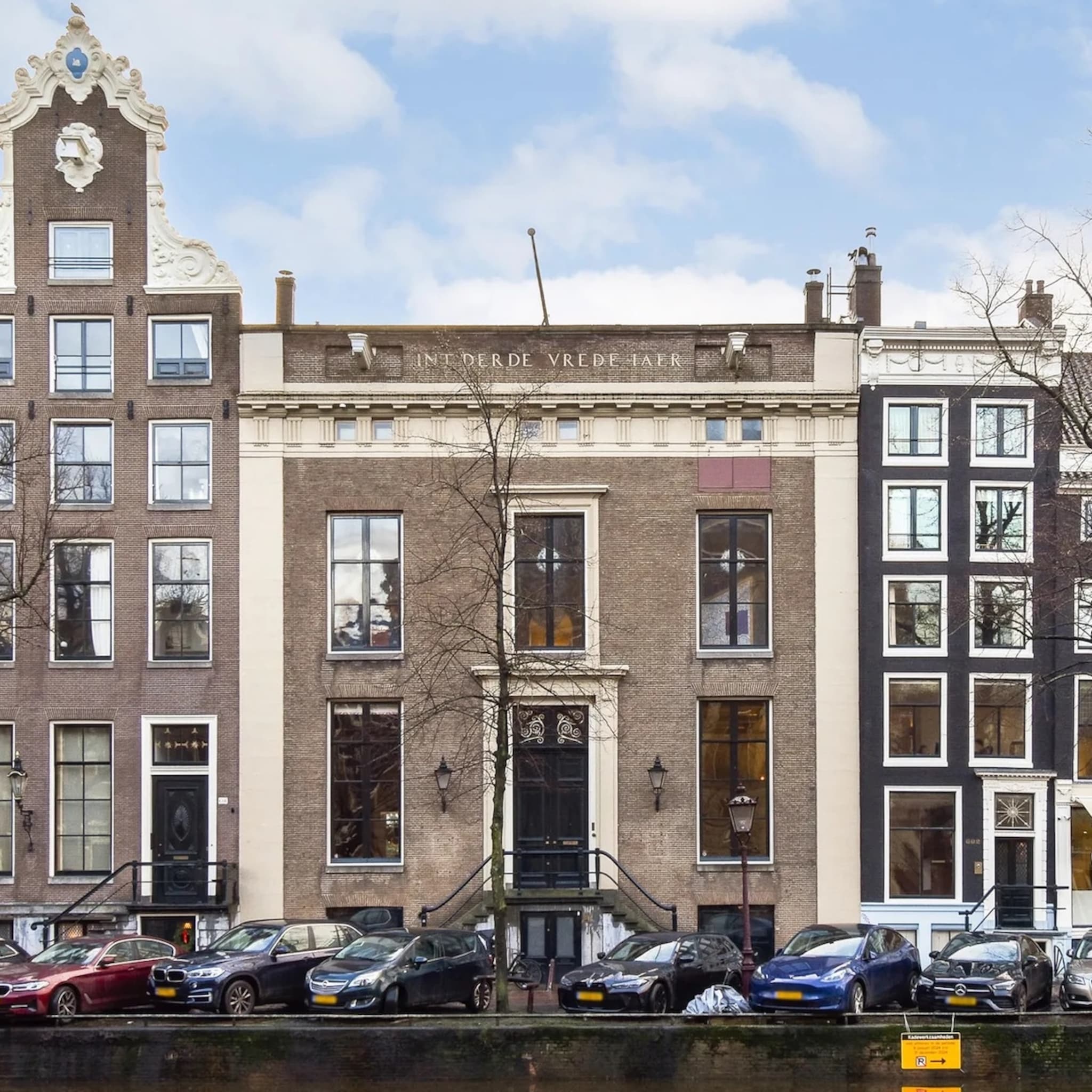 koninklijk oranje blauw interieur grachtenpand amsterdam