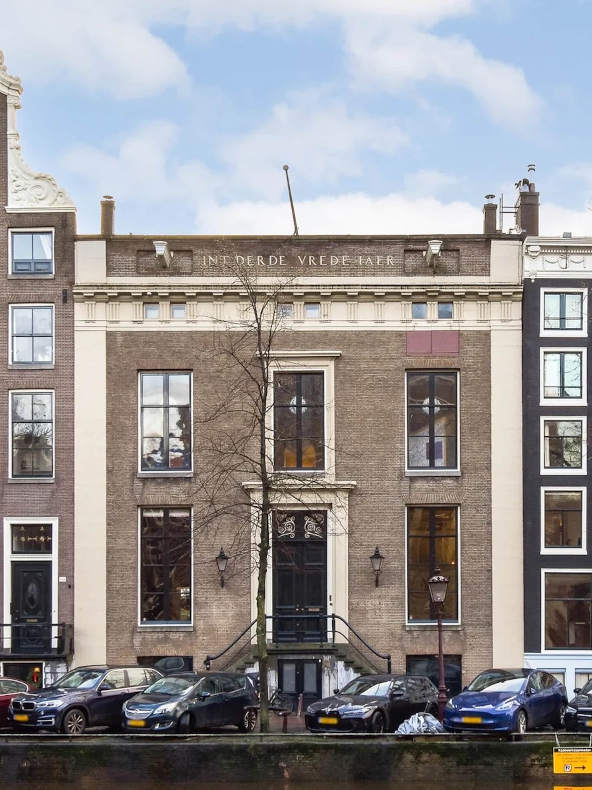 koninklijk oranje blauw interieur grachtenpand amsterdam