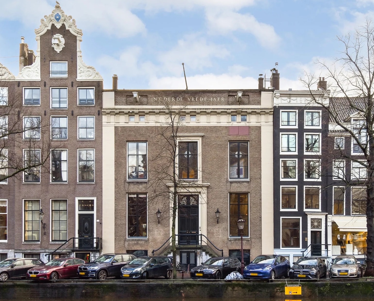 koninklijk oranje blauw interieur grachtenpand amsterdam