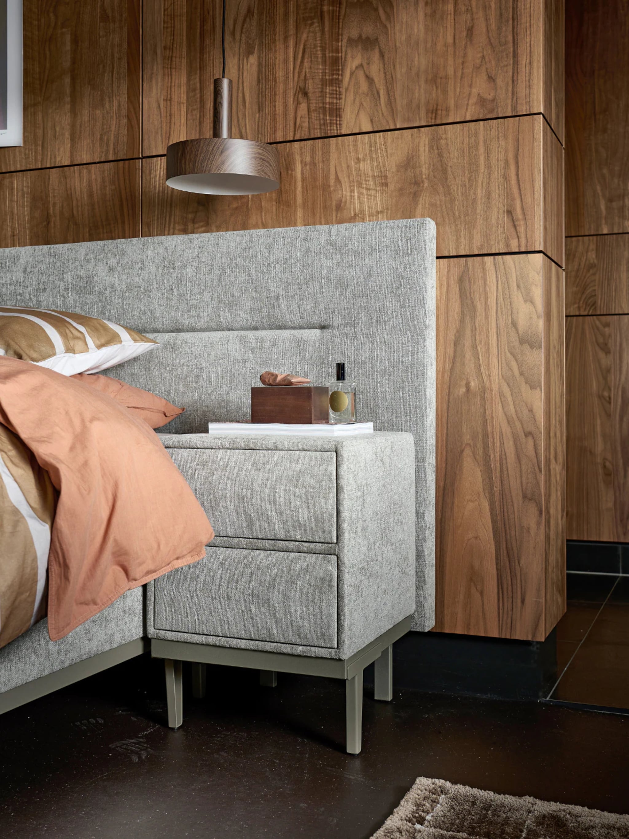 hanglamp naast het bed