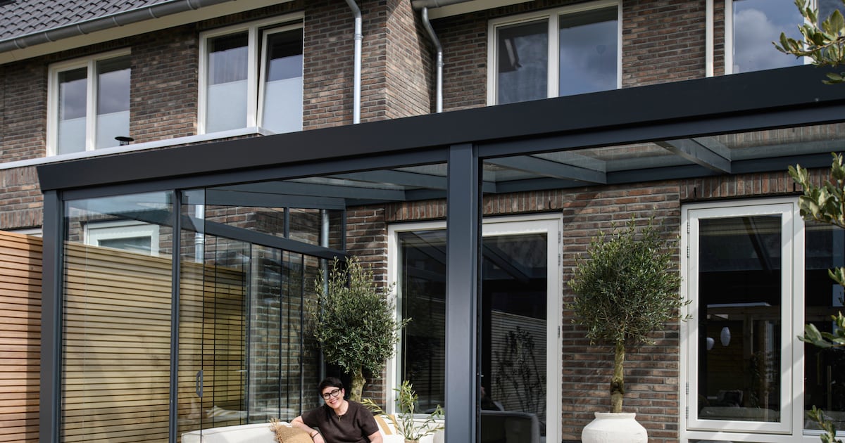 Een extra kamer in de tuin: de terrasoverkapping van Judith in Woudenberg