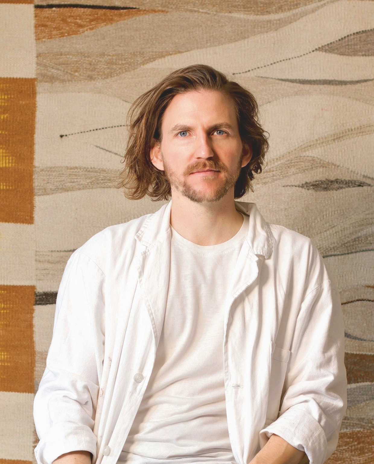 Weefsels van Daniel Costa, onder andere in samenwerking met Van Caster en voor The Mill Artisan Weaving. vtwonen design 03-2026 | fotografie Isabeau Bosscher