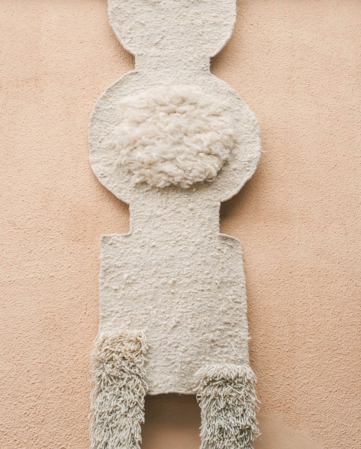 Weefsels van Daniel Costa, onder andere in samenwerking met Van Caster en voor The Mill Artisan Weaving. vtwonen design 03-2026 | fotografie Christine Meintjes