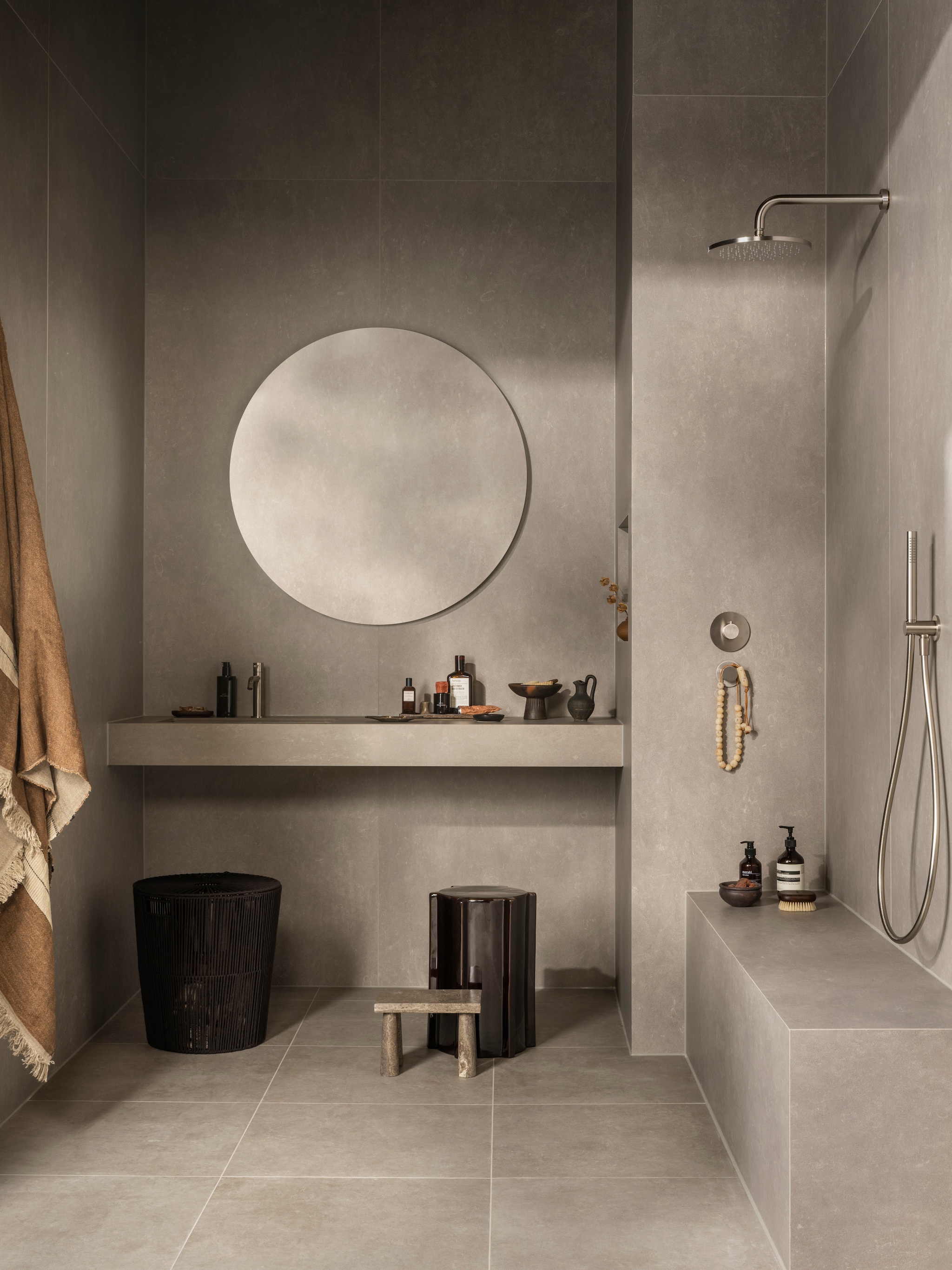 grijze badkamer gouden keuze