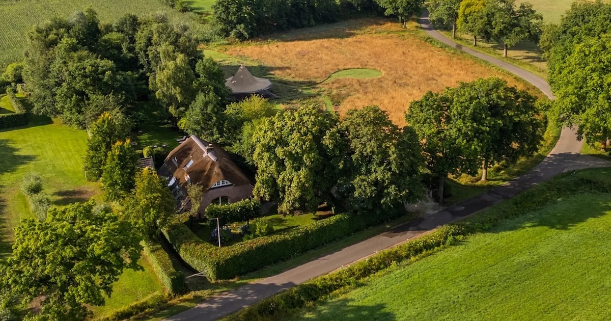 Funda-parel: deze 19e-eeuwse woonboerderij heeft een wel heel romantische extra