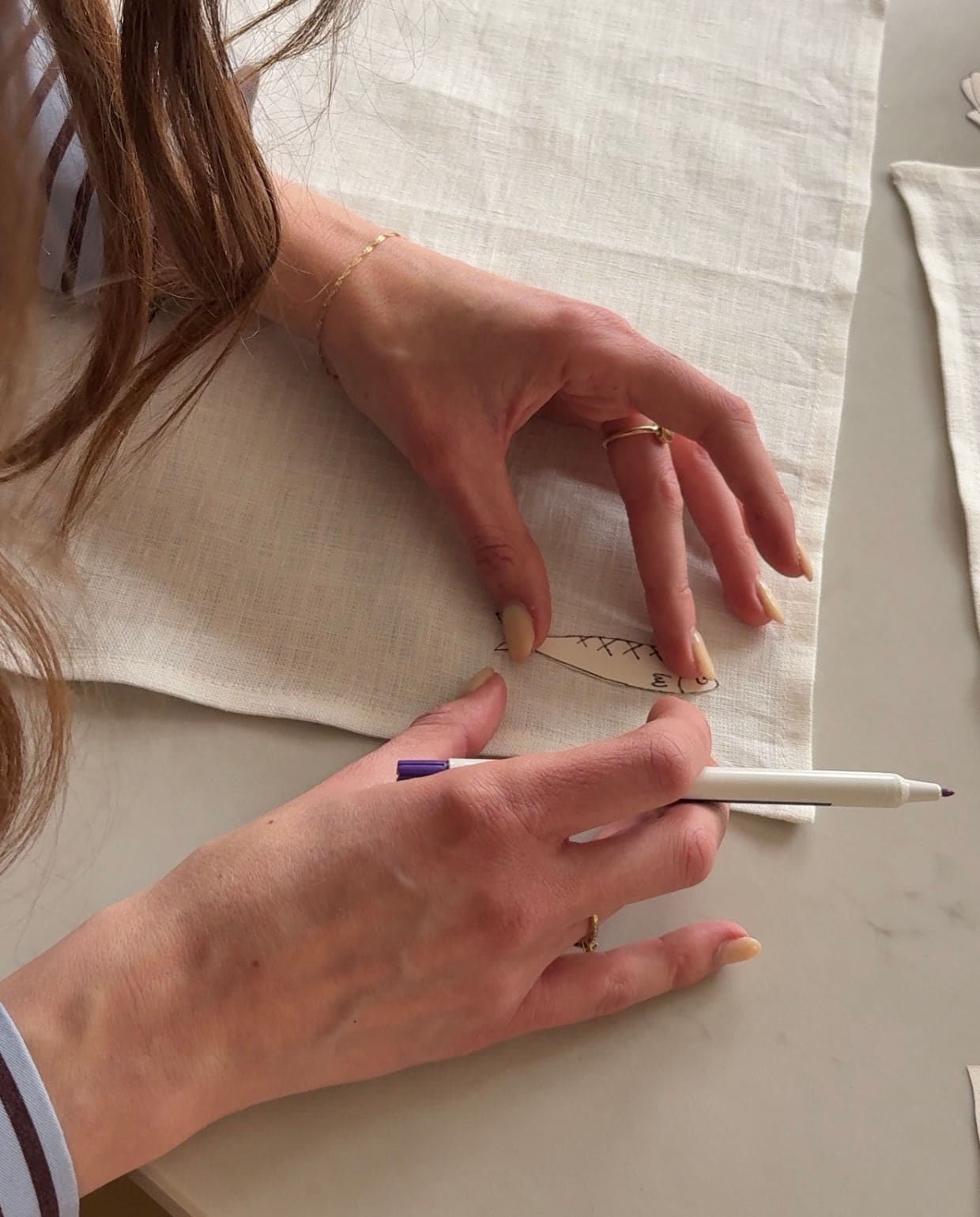 DIY geborduurde servetten, Valerie Paas vtwonen Zomerspecial 2026 | fotografie Valerie Paas