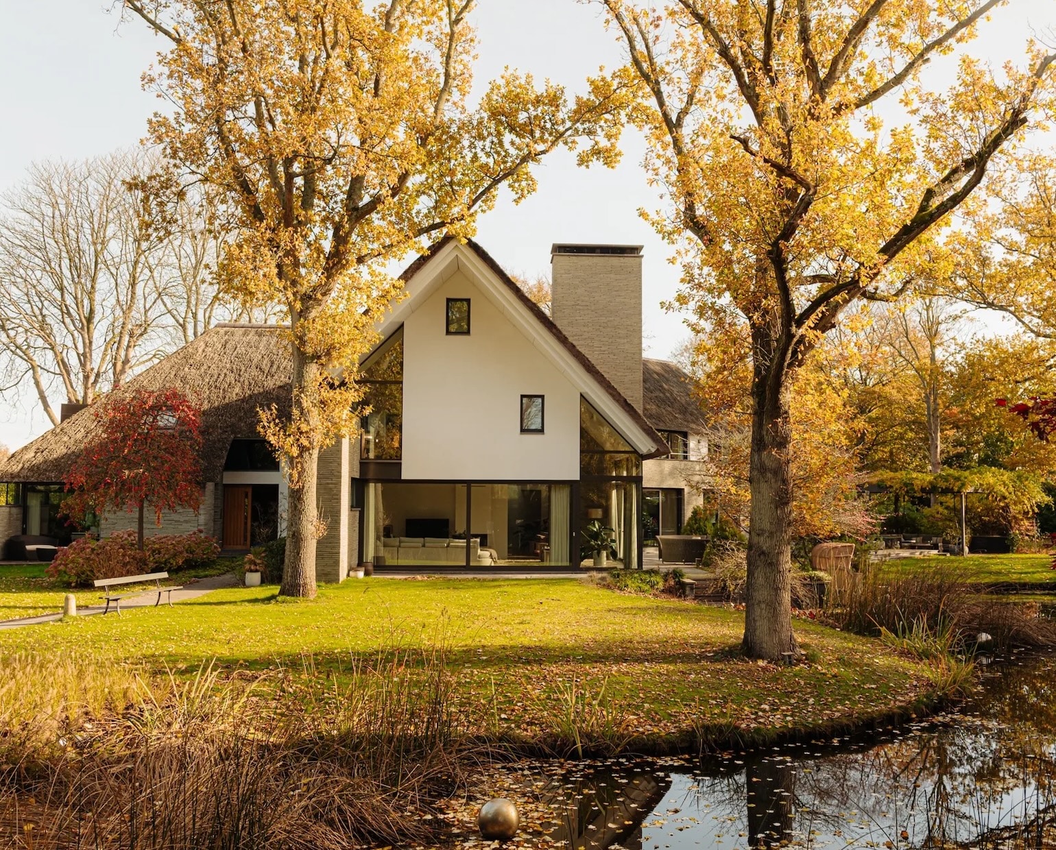 modern landelijke villa grote tuin