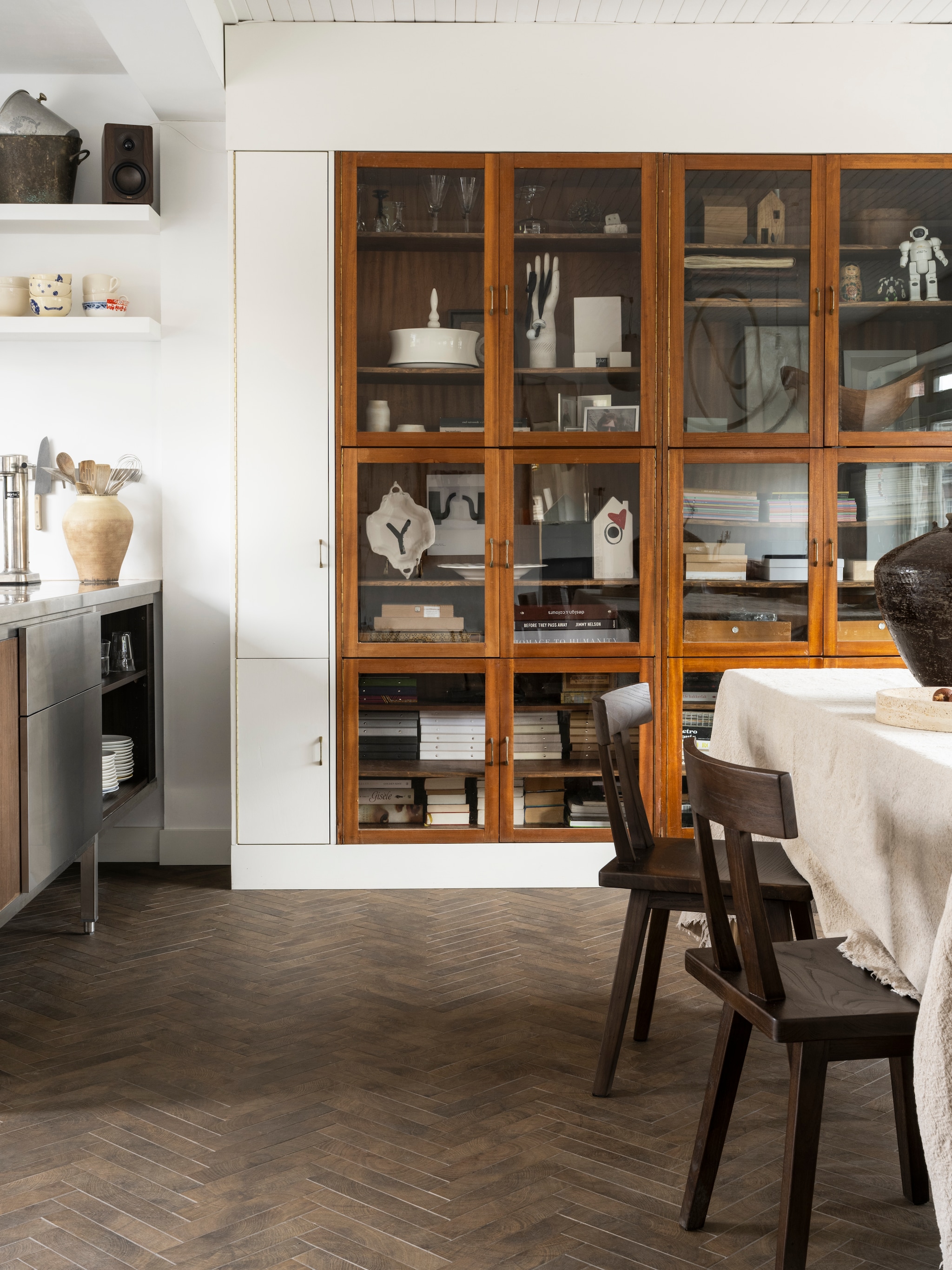 een strak interieur en een warme sfeer ontdek de vtwonen binnentegels