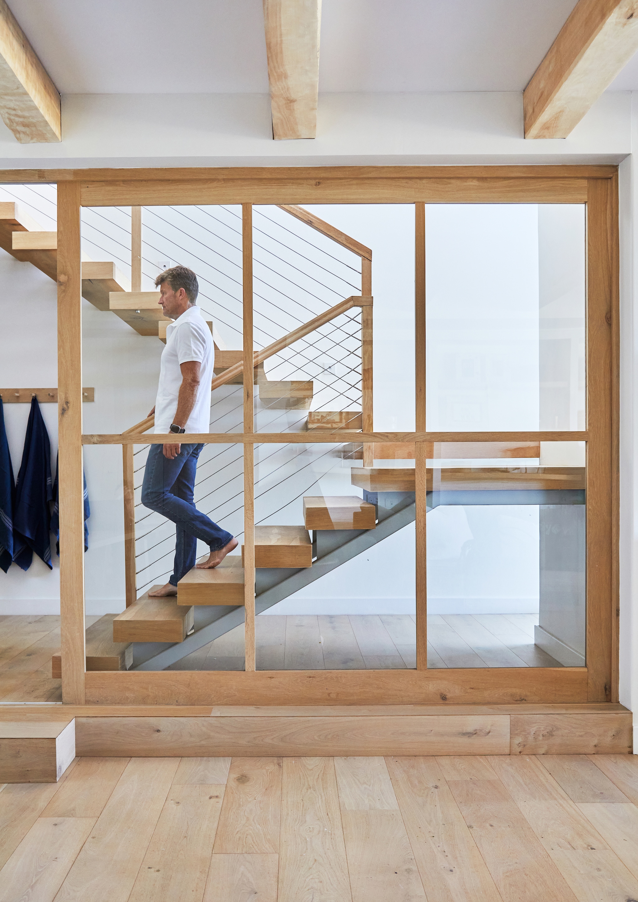 De sfeer van een Scandinavisch strandhuis was de wens, met veel transparantie tot gevolg. Living Inside