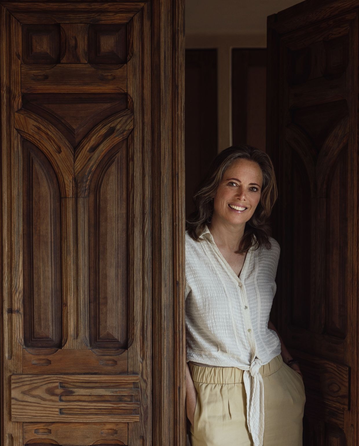 De antieke deuren komen van een lokale antiquair. vtwonen Zomerspecial 2026 | fotografie Dana van Leeuwen