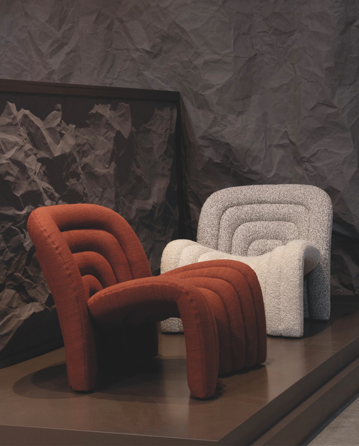 Loungestoel Sen voor Leolux; de sculpturale vorm is geïnspireerd op de beweging van stromend water. vtwonen Design 04-2026 | fotografie Courtesy of Leolux