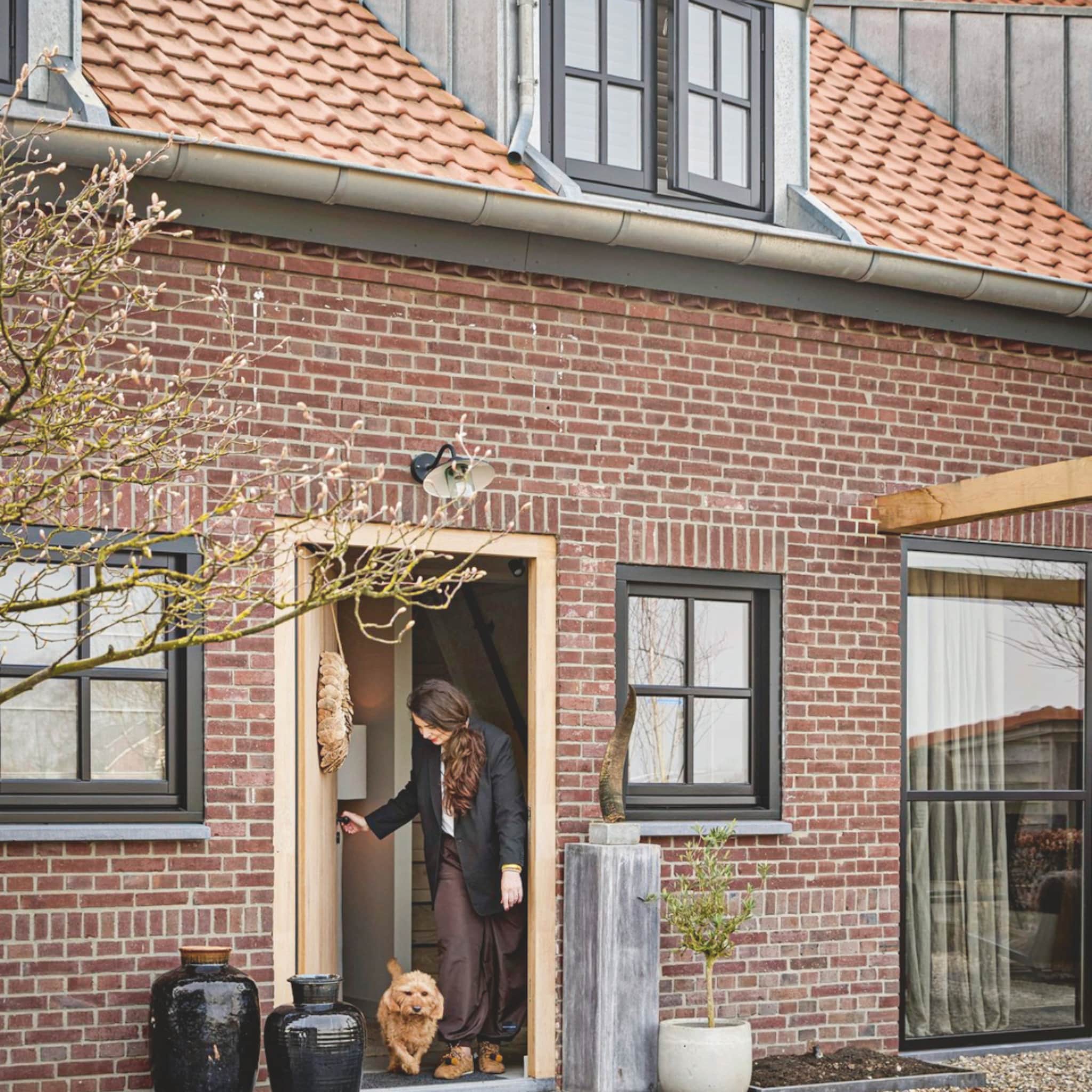 binnenkijken in een oude stal