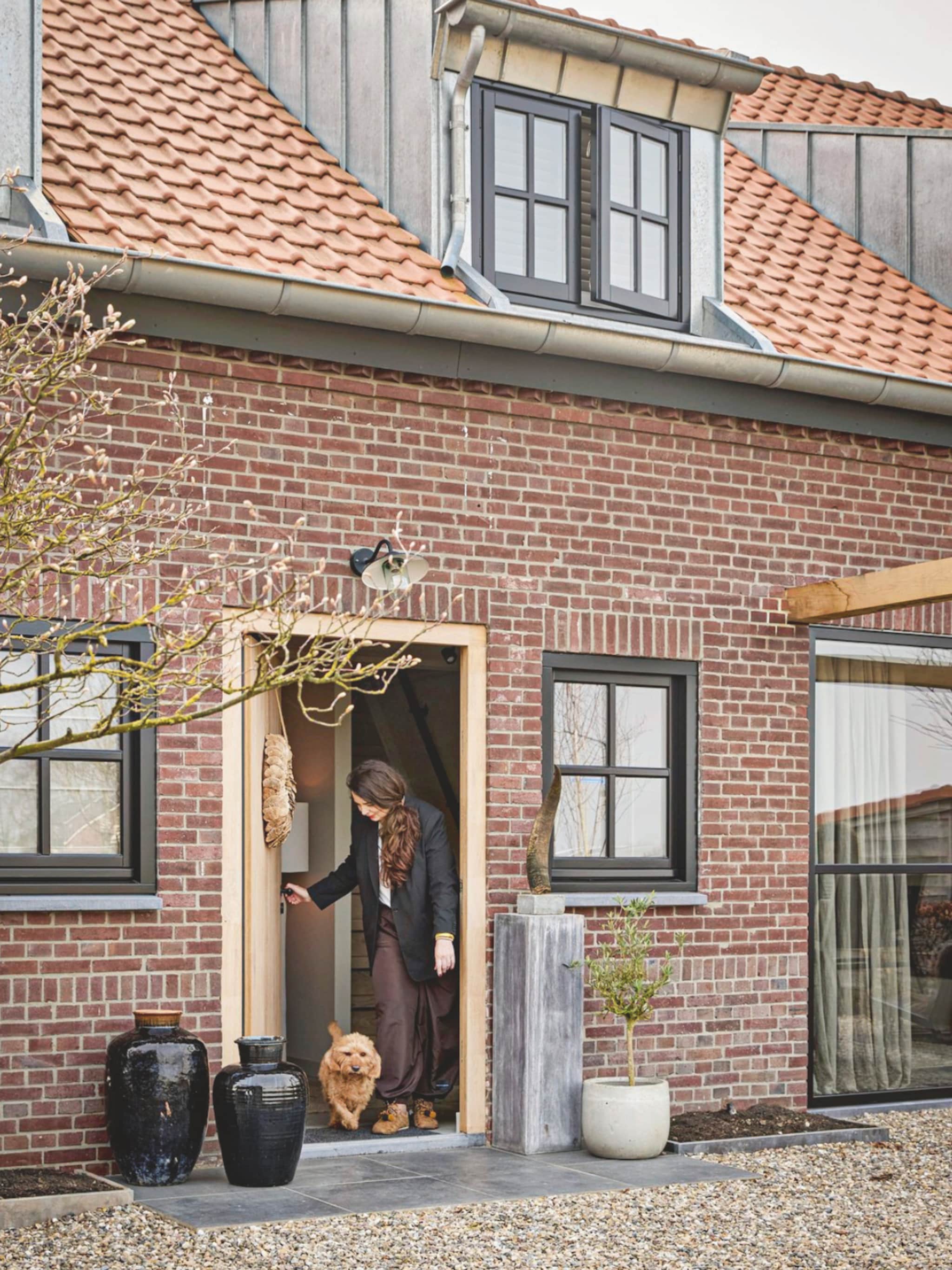 binnenkijken in een oude stal