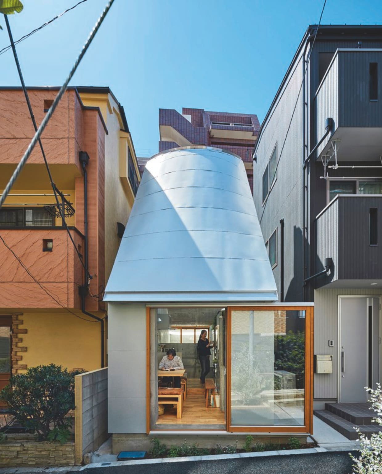 De microwoning Love2 House in Tokio, waar de architect woont met zijn vrouw. vtwonen Design 04-2026 | fotografie Nakasa & Partners