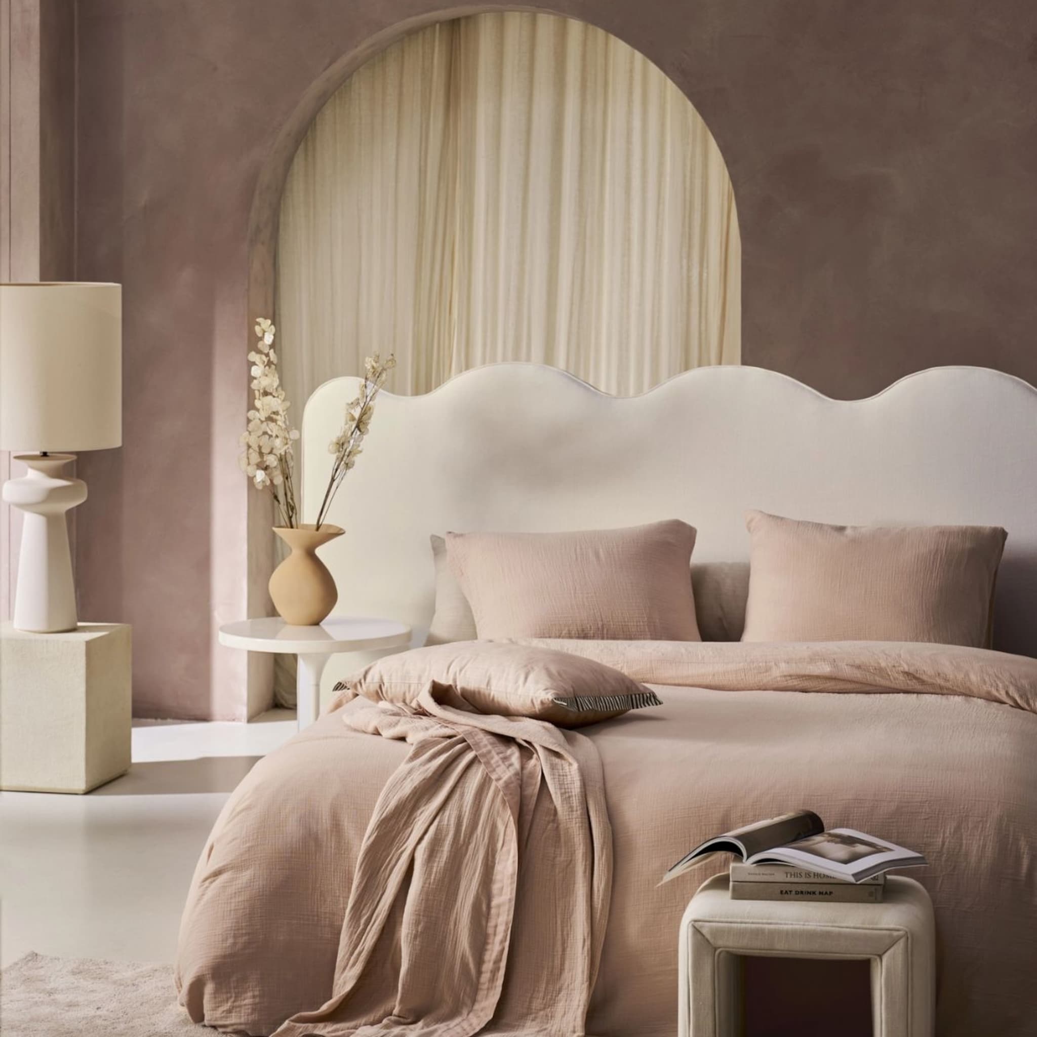 trendkleur poederroze items meubels woonaccessoires