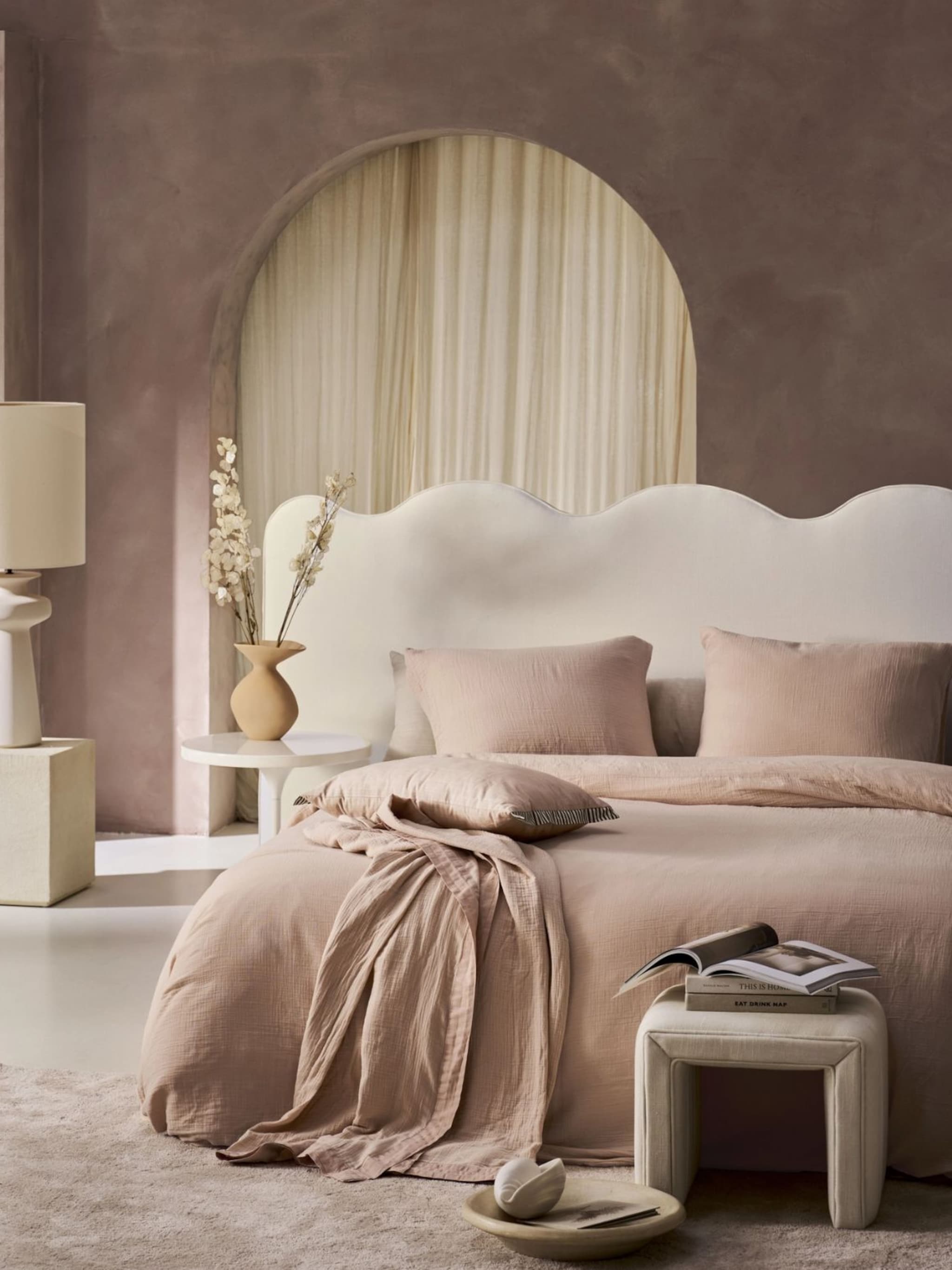 trendkleur poederroze items meubels woonaccessoires