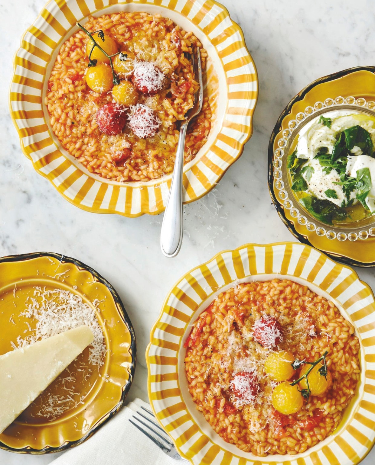 Risotto met gekonfijte tomaten en pecorino vtwonen zomerspecial 2026 | fotografie Charlotte Marres en Isabelle Bucx