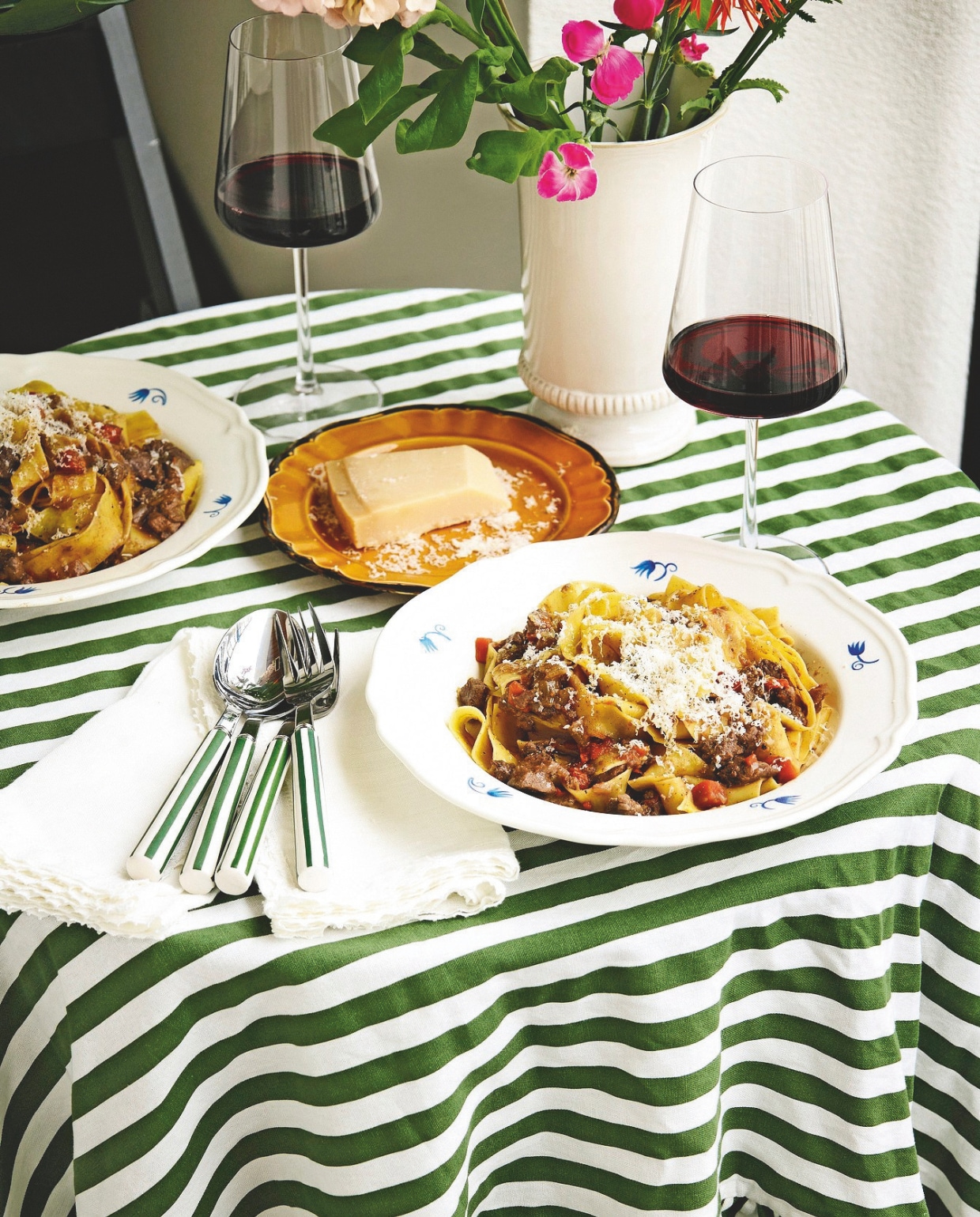 Pappardelle al cinghiale vtwonen zomerspecial 2026 | fotografie Charlotte Marres en Isabelle Bucx