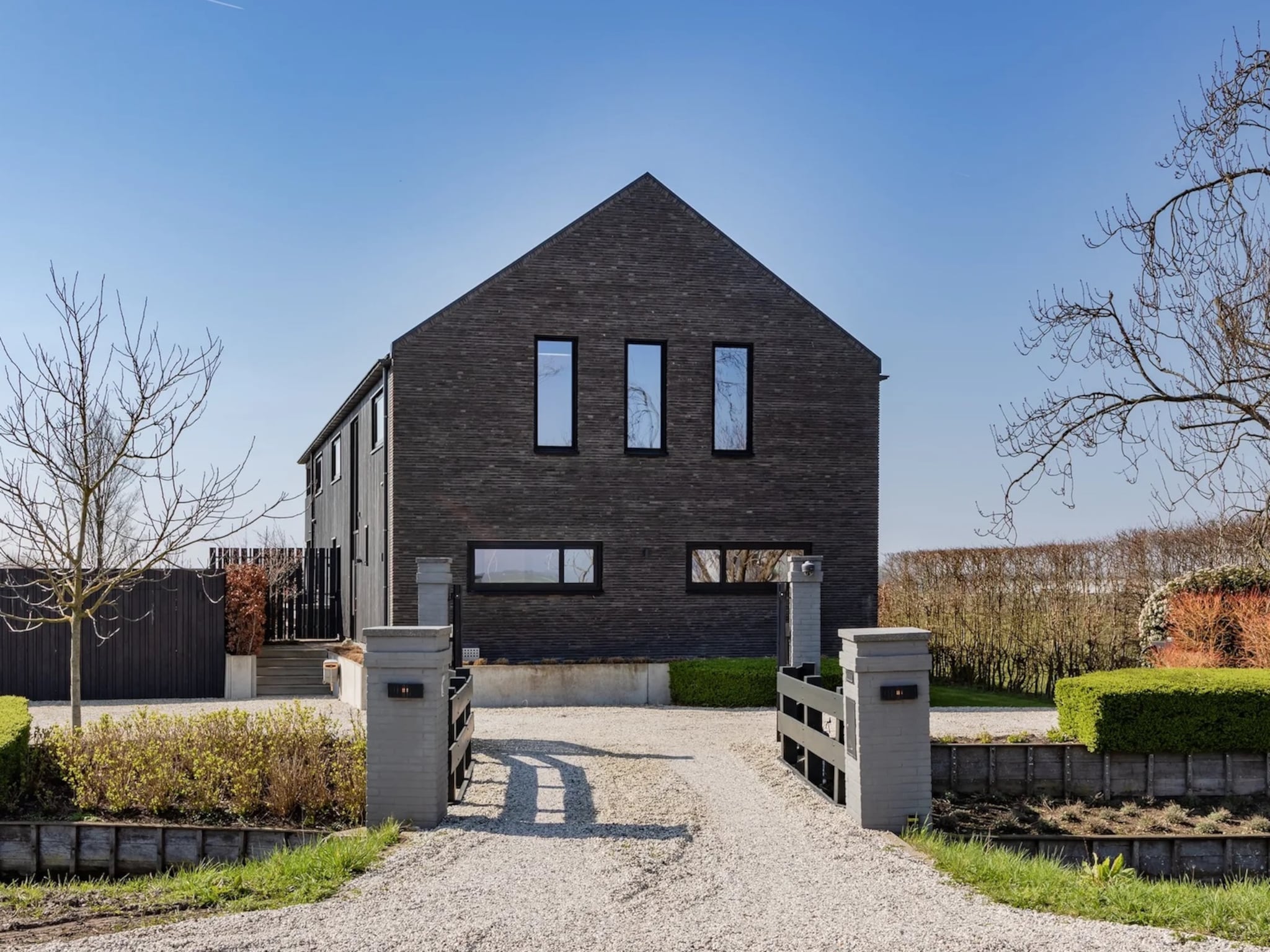 duurzame villa minimalistisch interieur zwembad