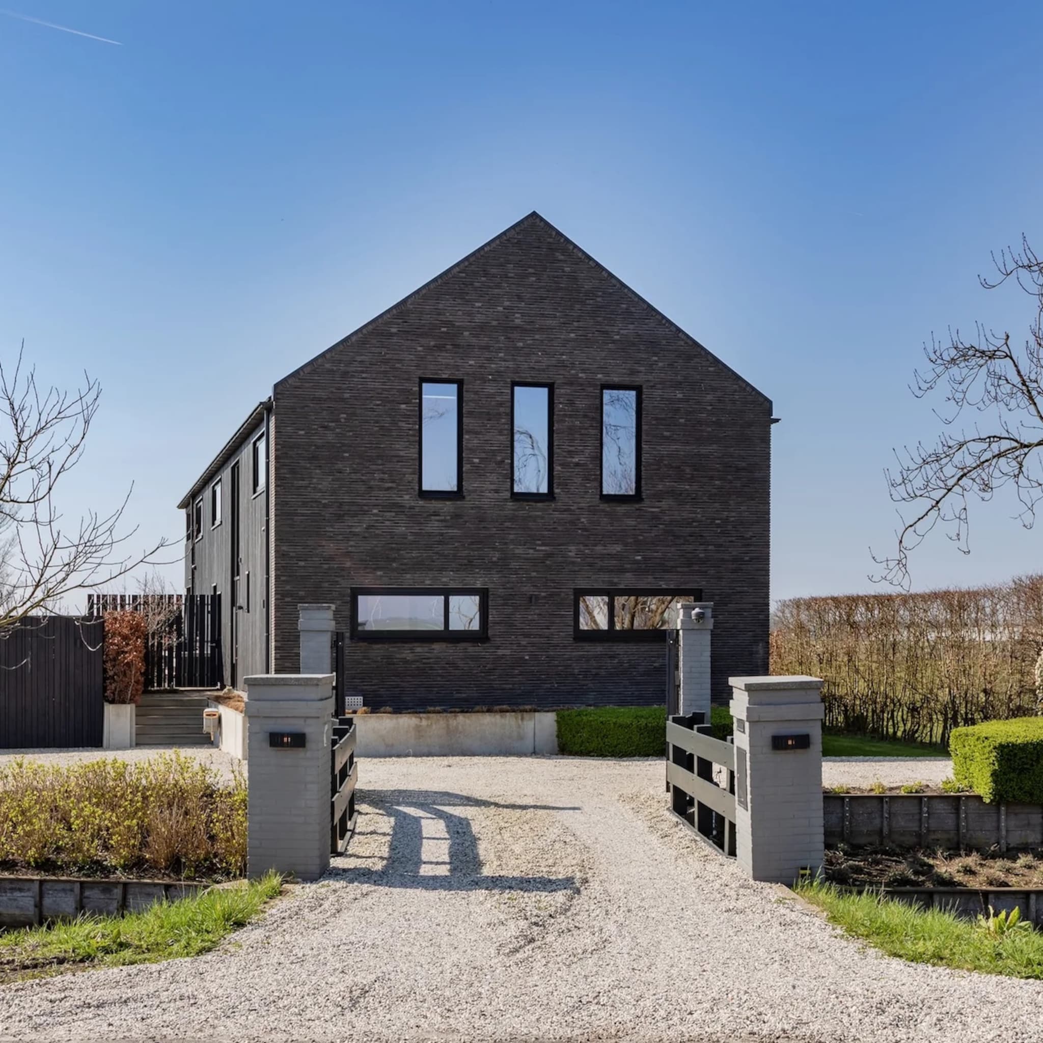 duurzame villa minimalistisch interieur zwembad