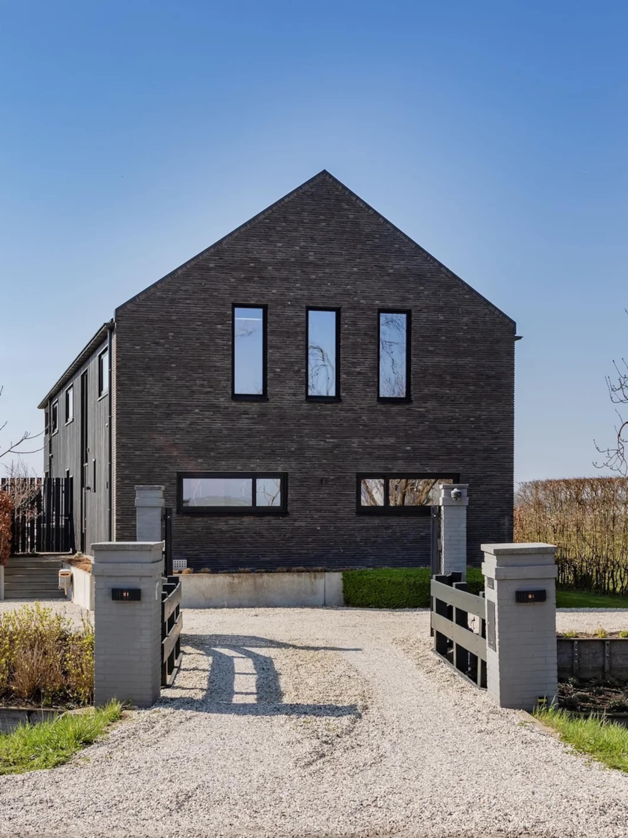 duurzame villa minimalistisch interieur zwembad