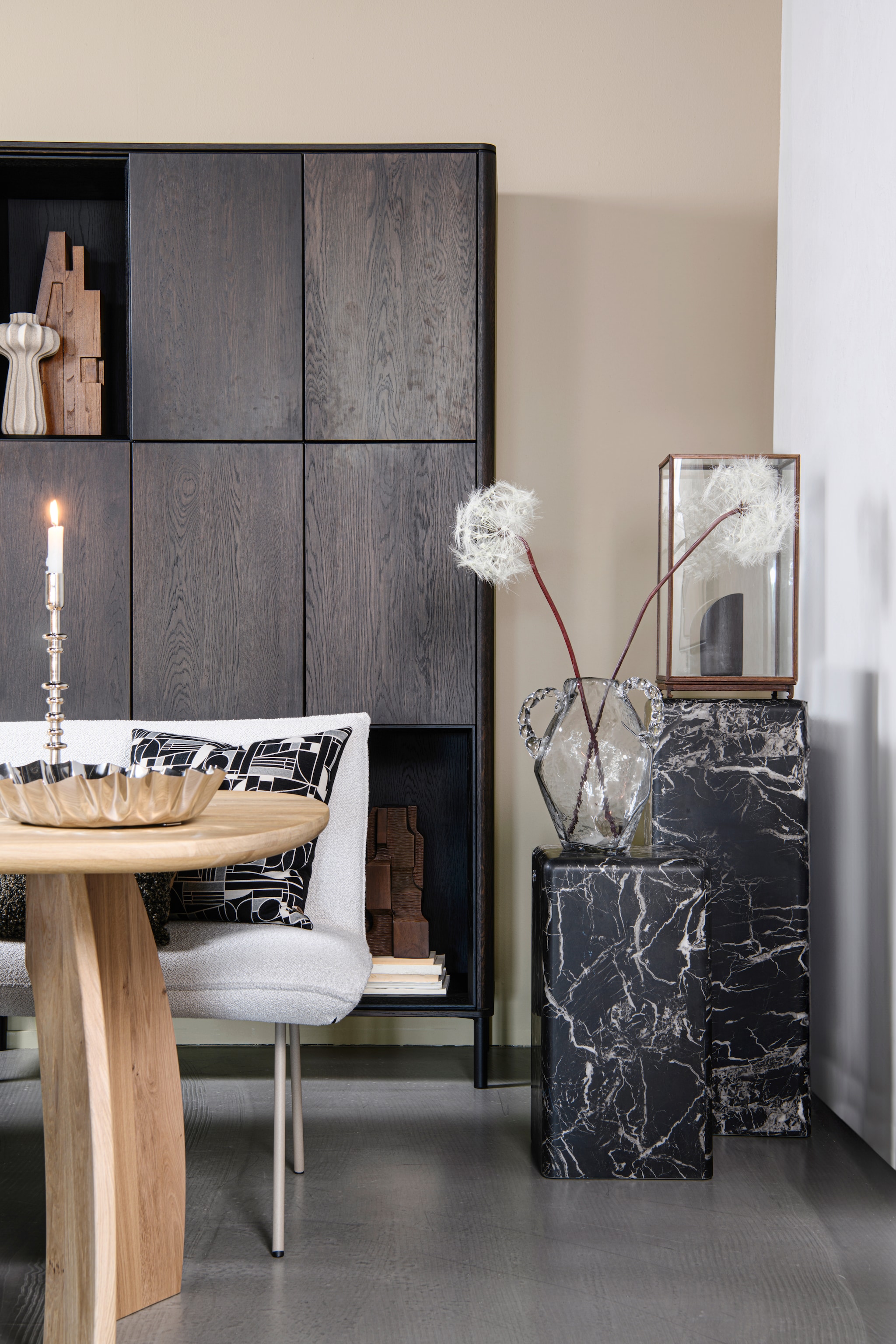 twee eetkamers een basis zo style je dezelfde eettafel twee keer anders