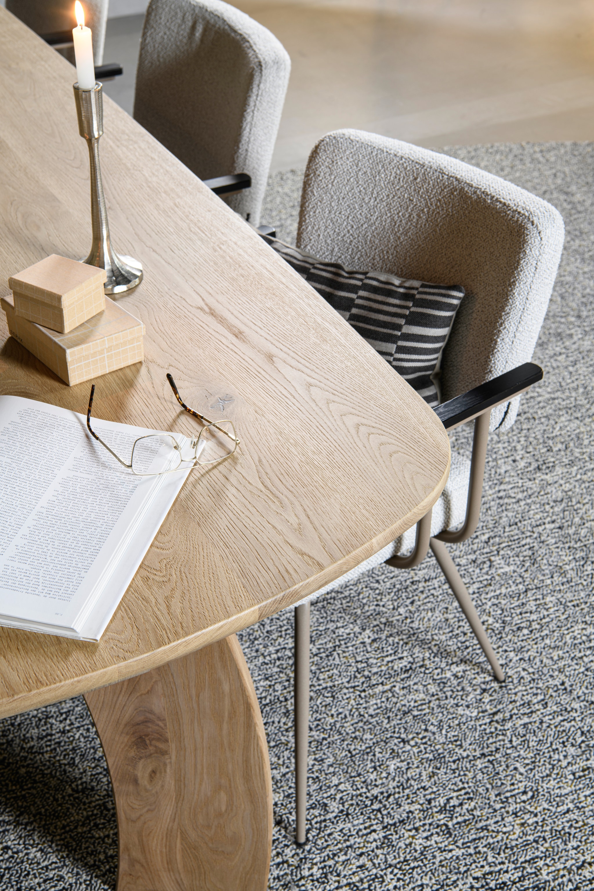 twee eetkamers een basis zo style je dezelfde eettafel twee keer anders