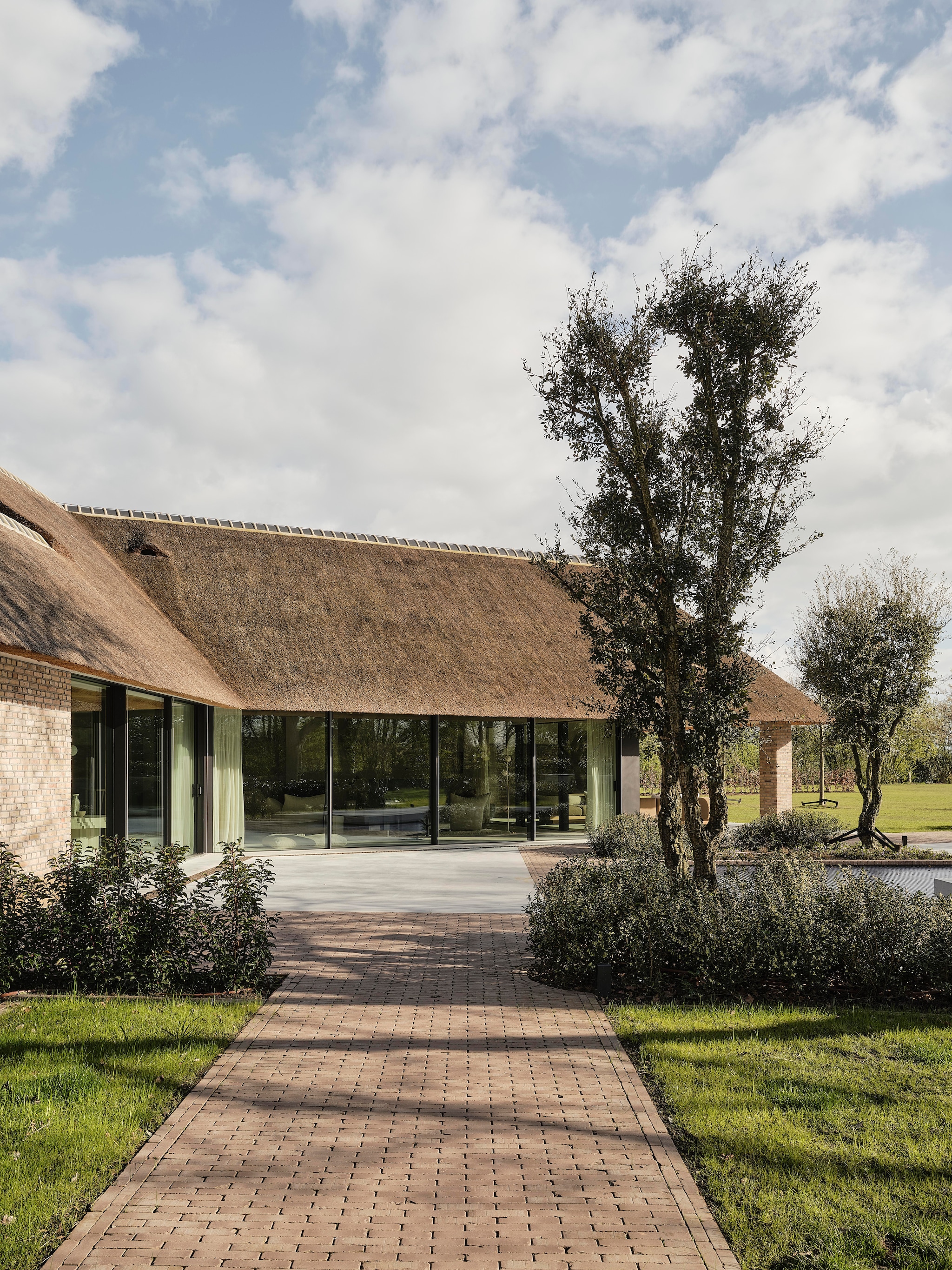Hoewel de boerderij flink gemoderniseerd is, zijn veel originele elementen bewaard gebleven. vtwonen design 8-2026 | fotografie Space Content Studio