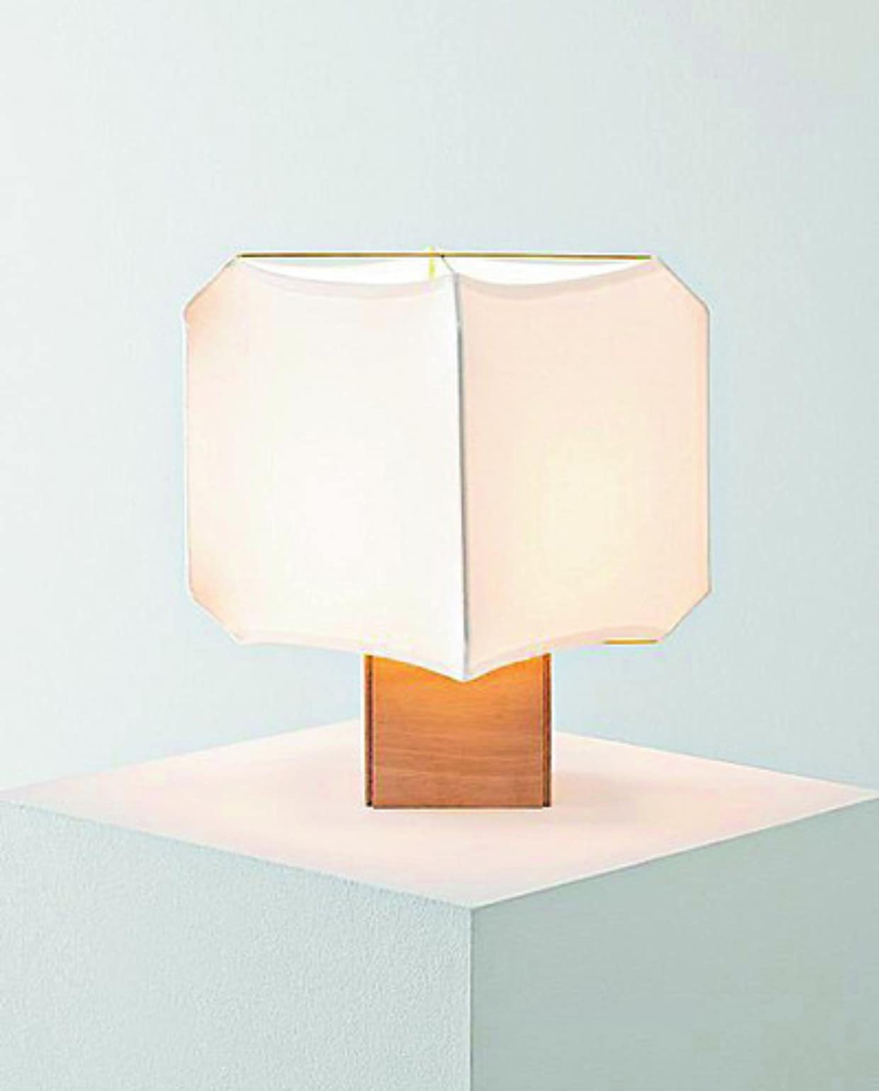Tafellamp Bali, een ontwerp van Bruno Munari uit 1964 voor Danese Milano, alleen nog verkrijgbaar als vintage. Bruno Munari