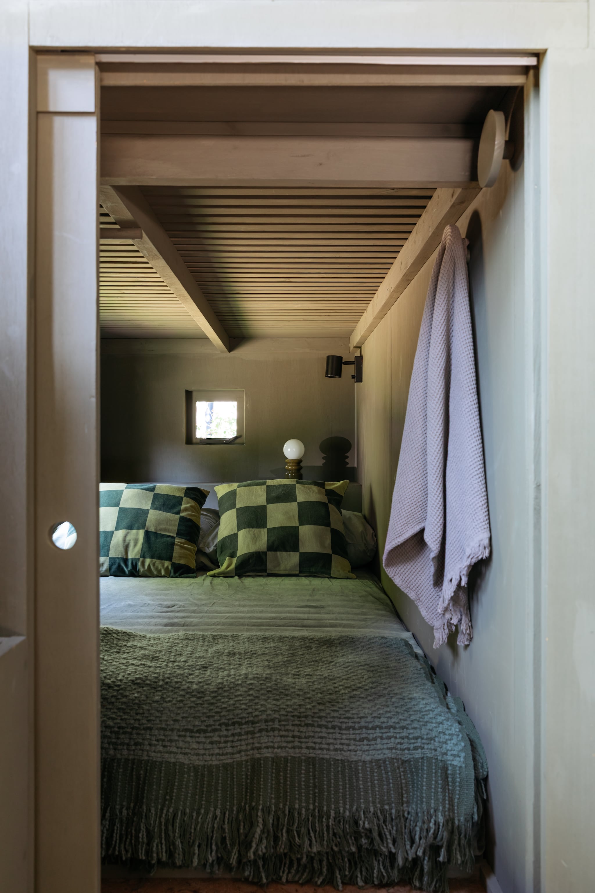 Gröna Huset tiny house vtwonen 09-2026 | fotografie On a hazy morning
