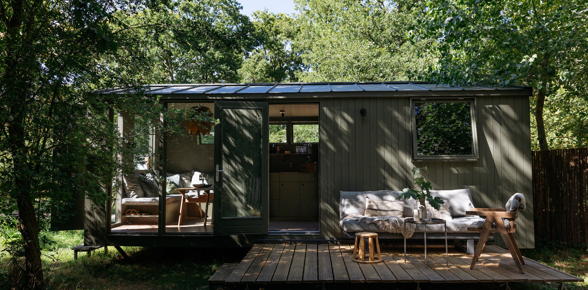 Gröna Huset tiny house vtwonen 09-2026 | fotografie On a hazy morning